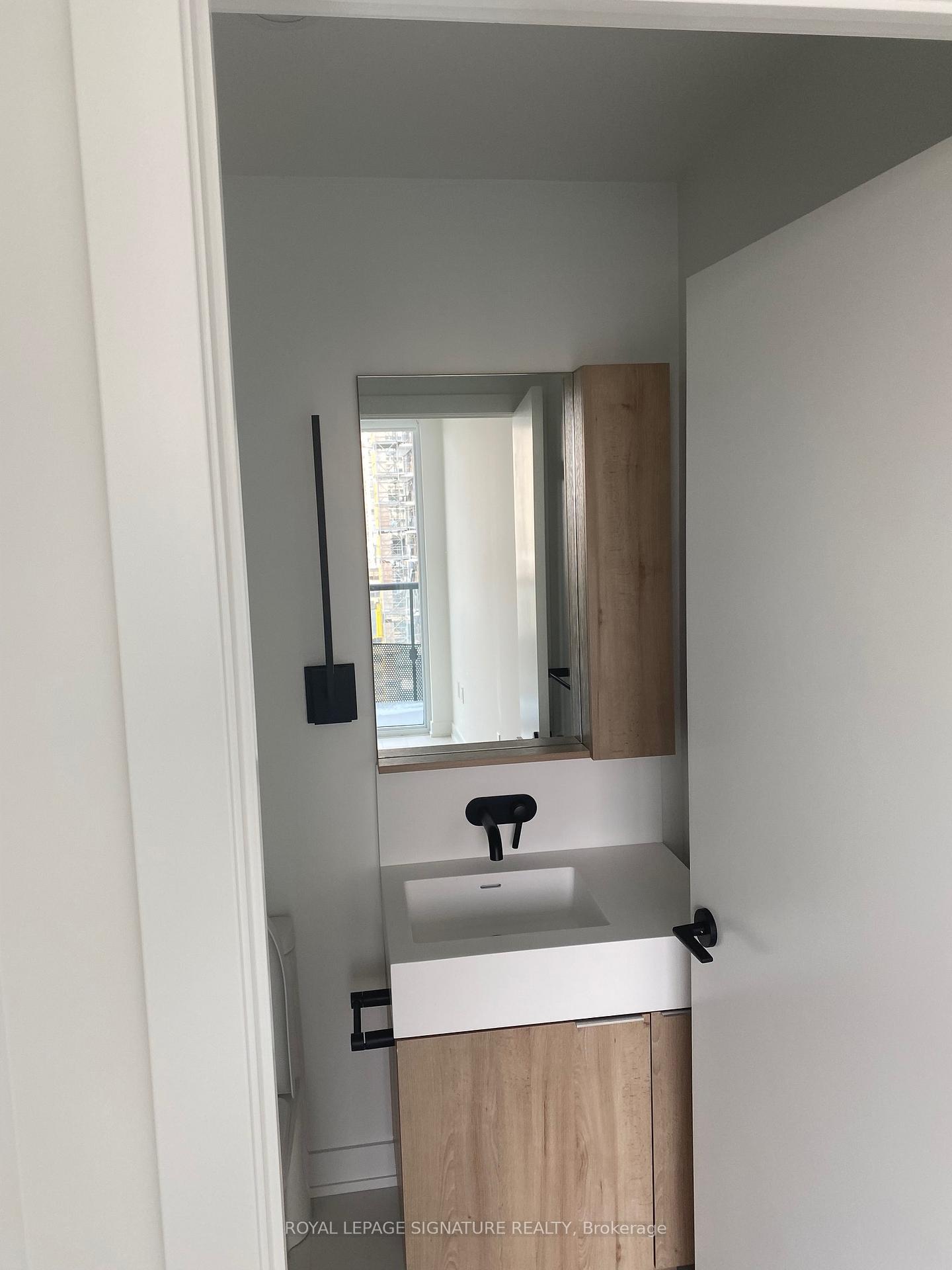 Photo 12 of Unit 1407, 117 Broadway Avenue, Toronto, Mount Pleasant West — HOMEH
