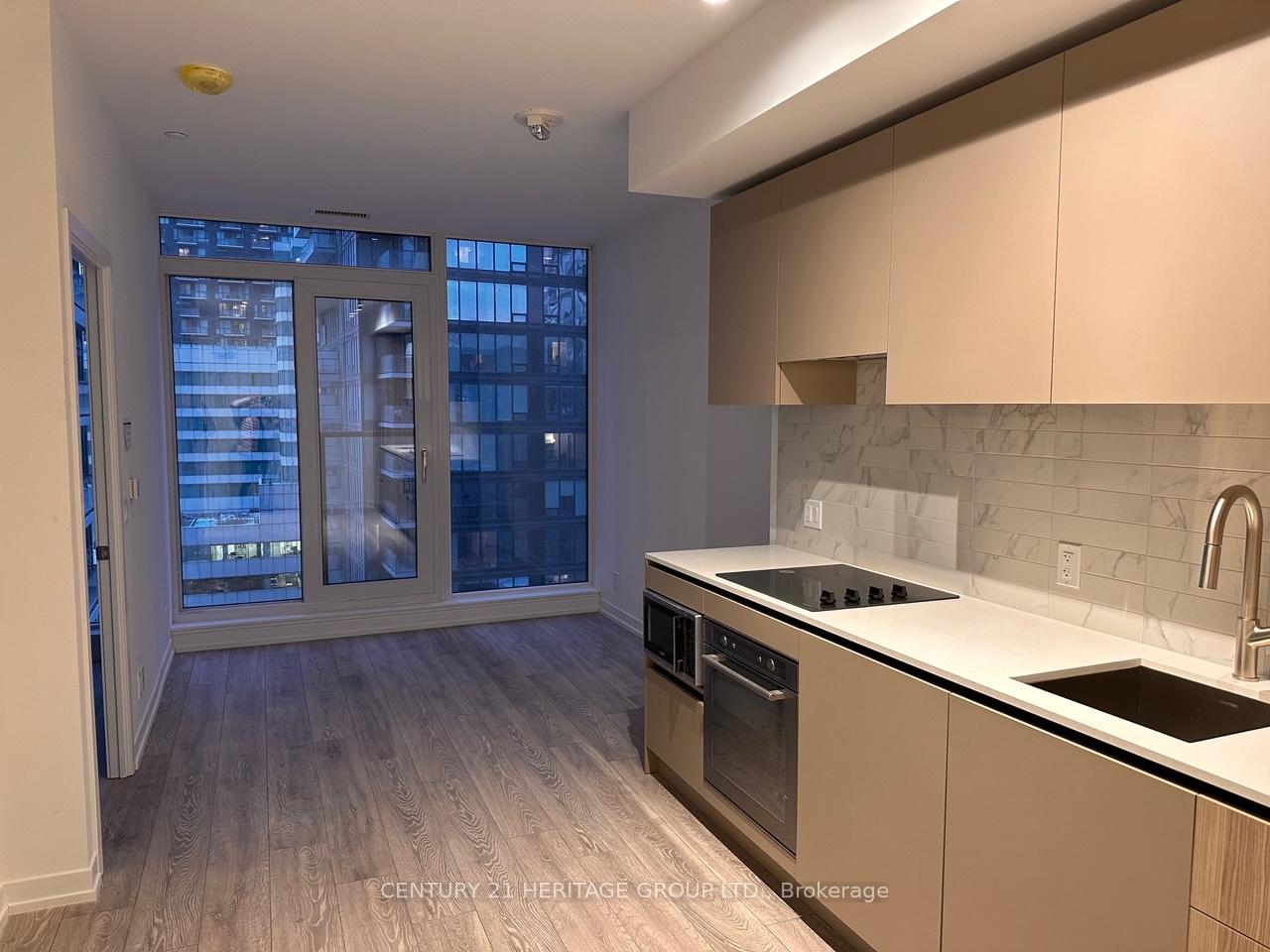 Photo 2 of Unit 1807, 55 Mercer Street, Toronto, Waterfront Communities — HOMEH