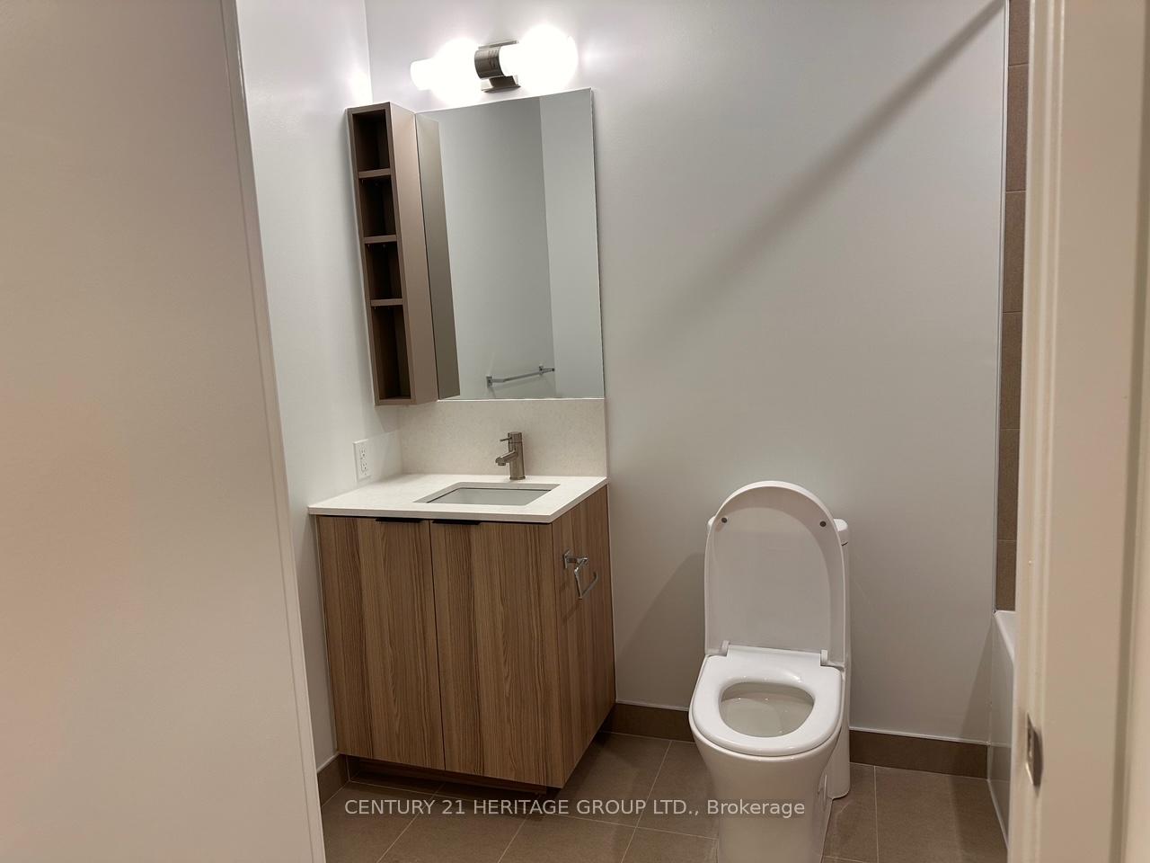 Photo 3 of Unit 1807, 55 Mercer Street, Toronto, Waterfront Communities — HOMEH