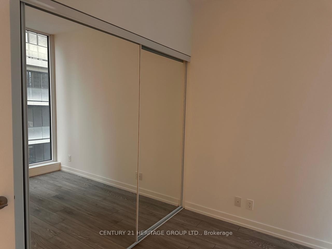 Photo 7 of Unit 1807, 55 Mercer Street, Toronto, Waterfront Communities — HOMEH