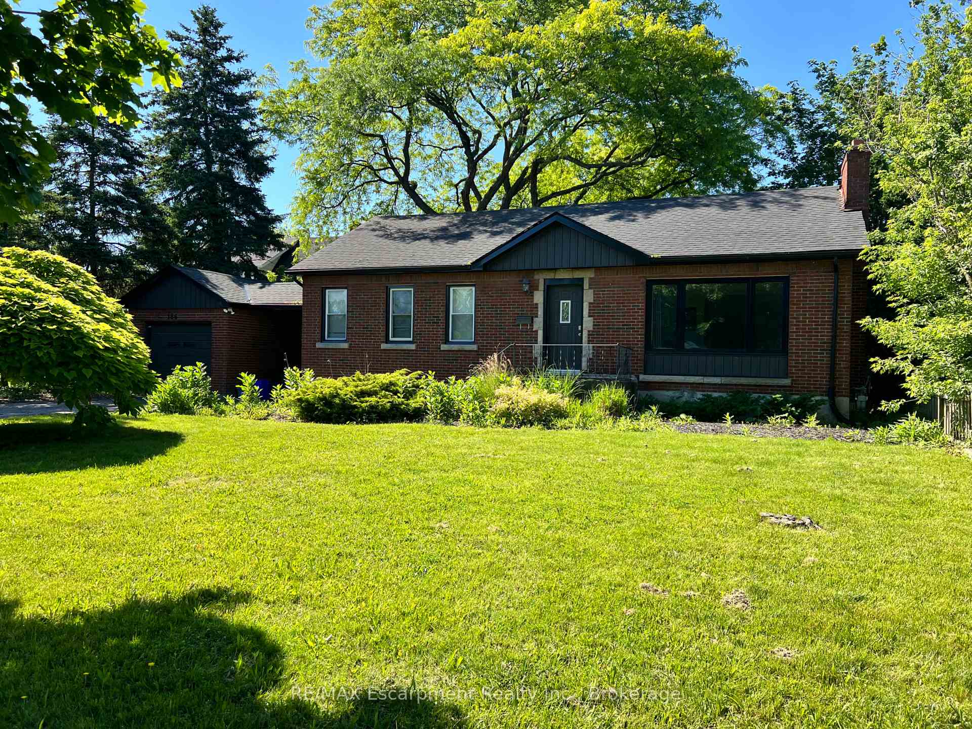 Photo 2 of 186 Glendale Avenue, St. Catharines, Glendale/Glenridge — HOMEH