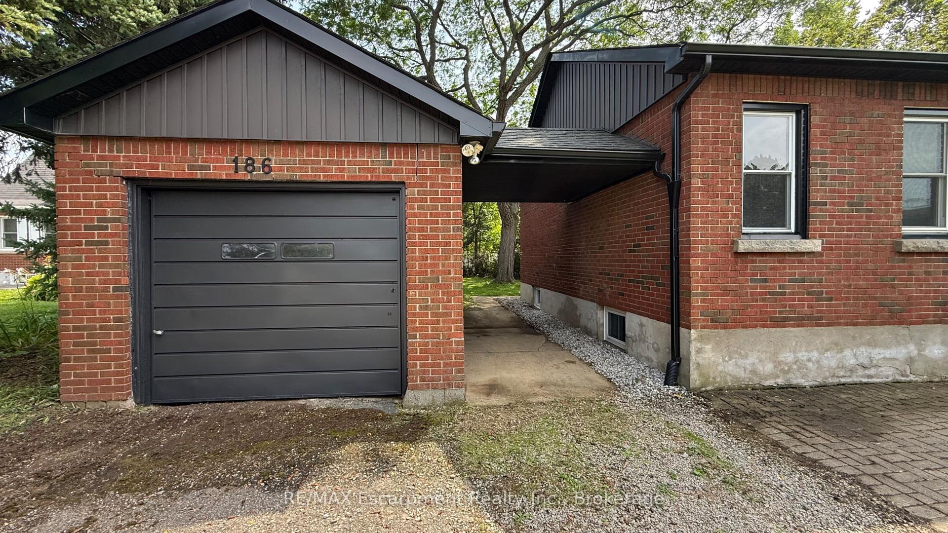 Photo 3 of 186 Glendale Avenue, St. Catharines, Glendale/Glenridge — HOMEH
