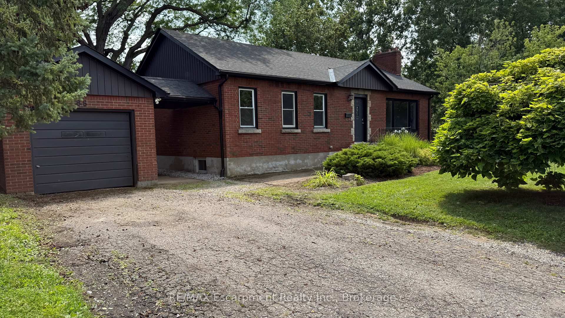 Photo 4 of 186 Glendale Avenue, St. Catharines, Glendale/Glenridge — HOMEH