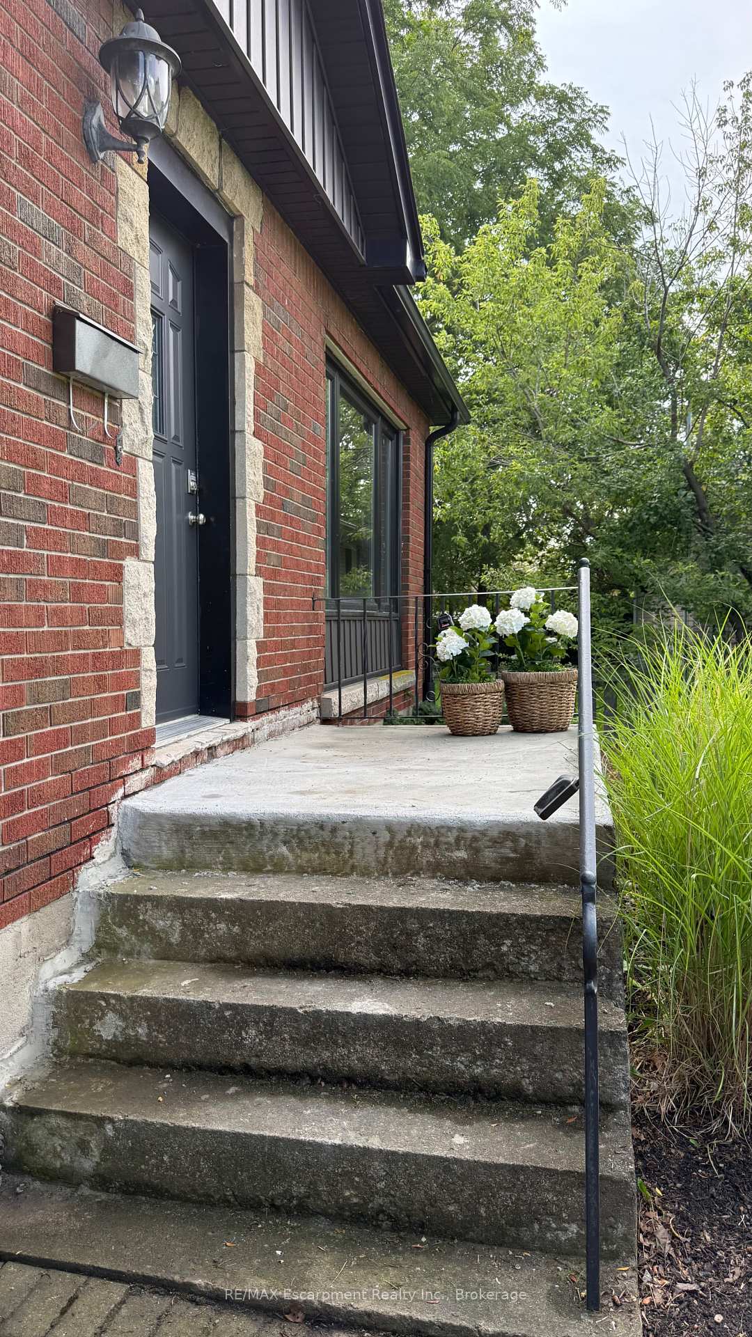 Photo 5 of 186 Glendale Avenue, St. Catharines, Glendale/Glenridge — HOMEH