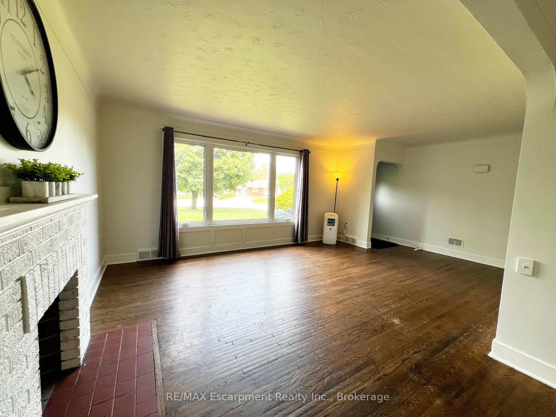 Photo 7 of 186 Glendale Avenue, St. Catharines, Glendale/Glenridge — HOMEH