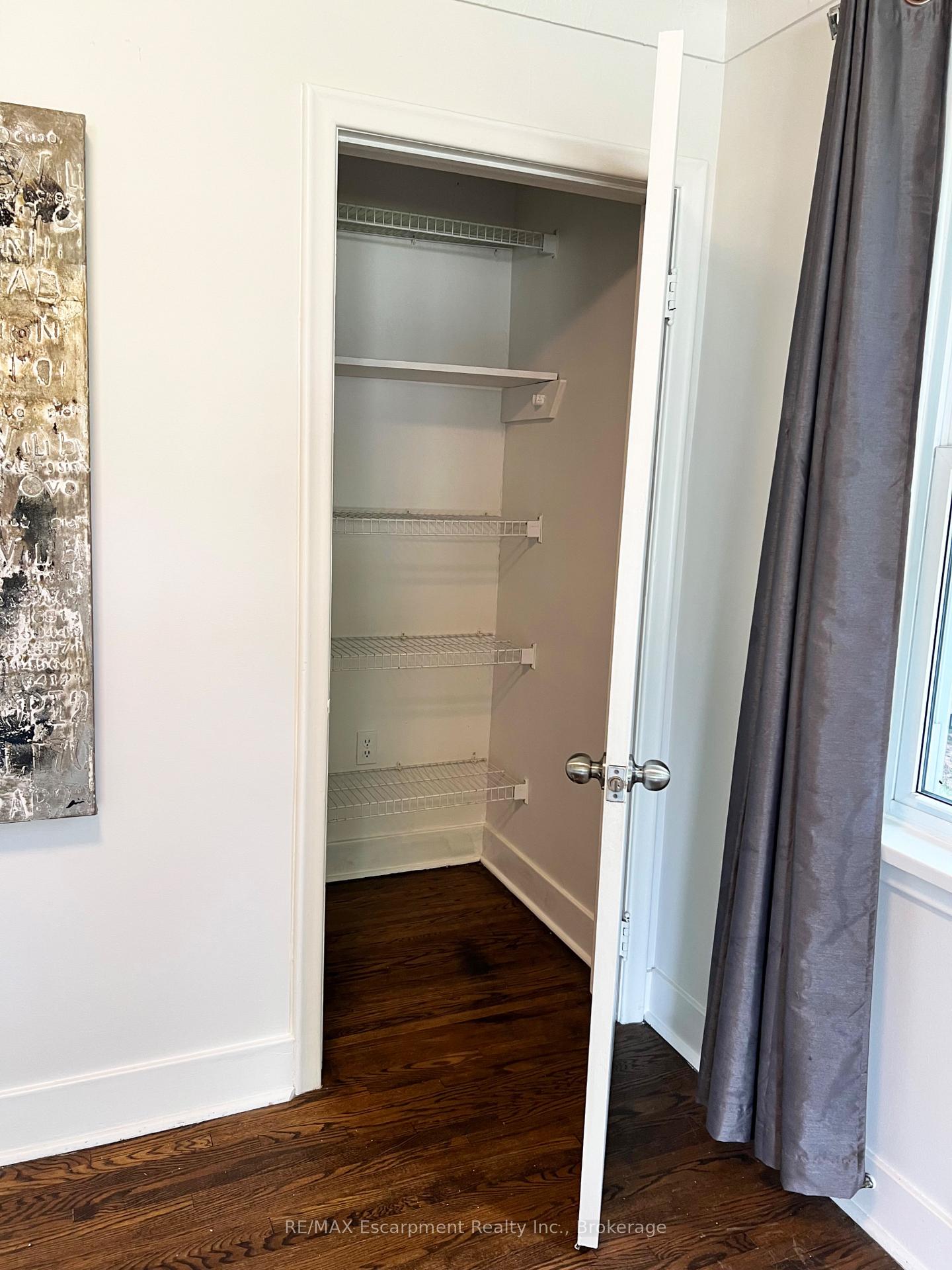 Photo 12 of 186 Glendale Avenue, St. Catharines, Glendale/Glenridge — HOMEH
