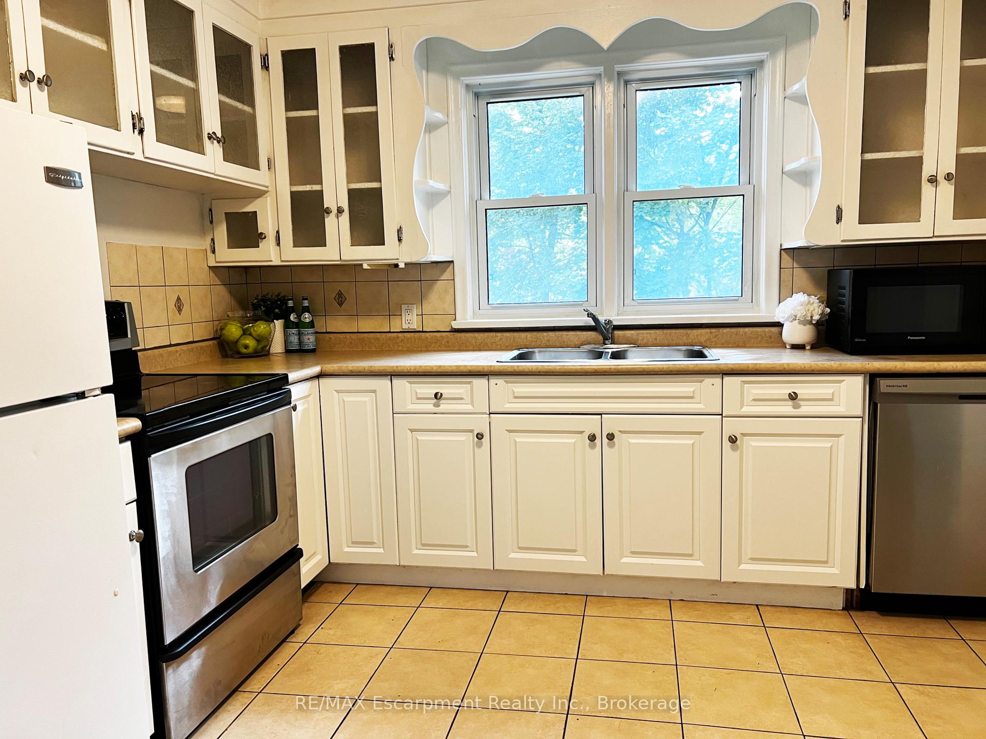 Photo 14 of 186 Glendale Avenue, St. Catharines, Glendale/Glenridge — HOMEH