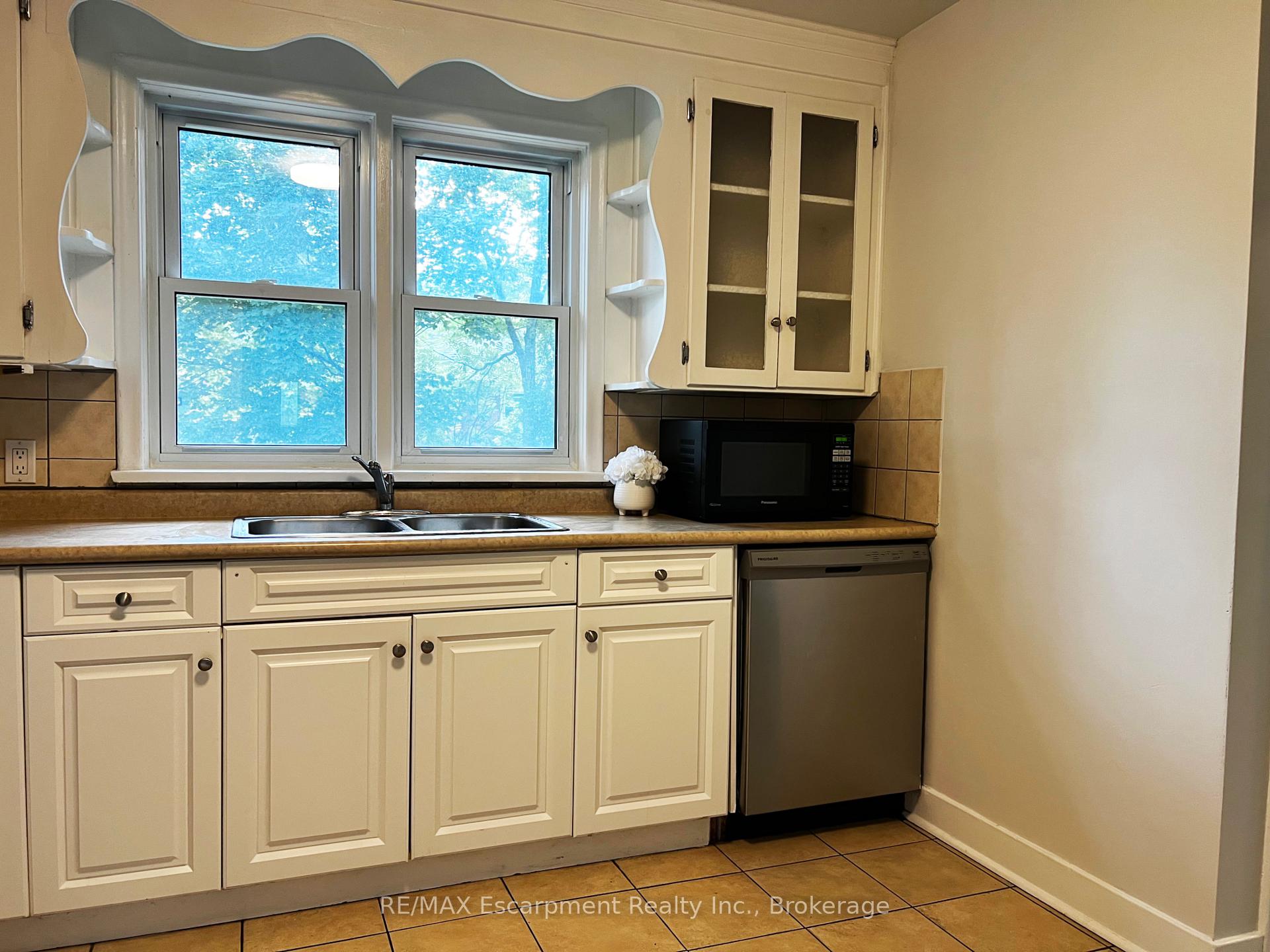 Photo 15 of 186 Glendale Avenue, St. Catharines, Glendale/Glenridge — HOMEH