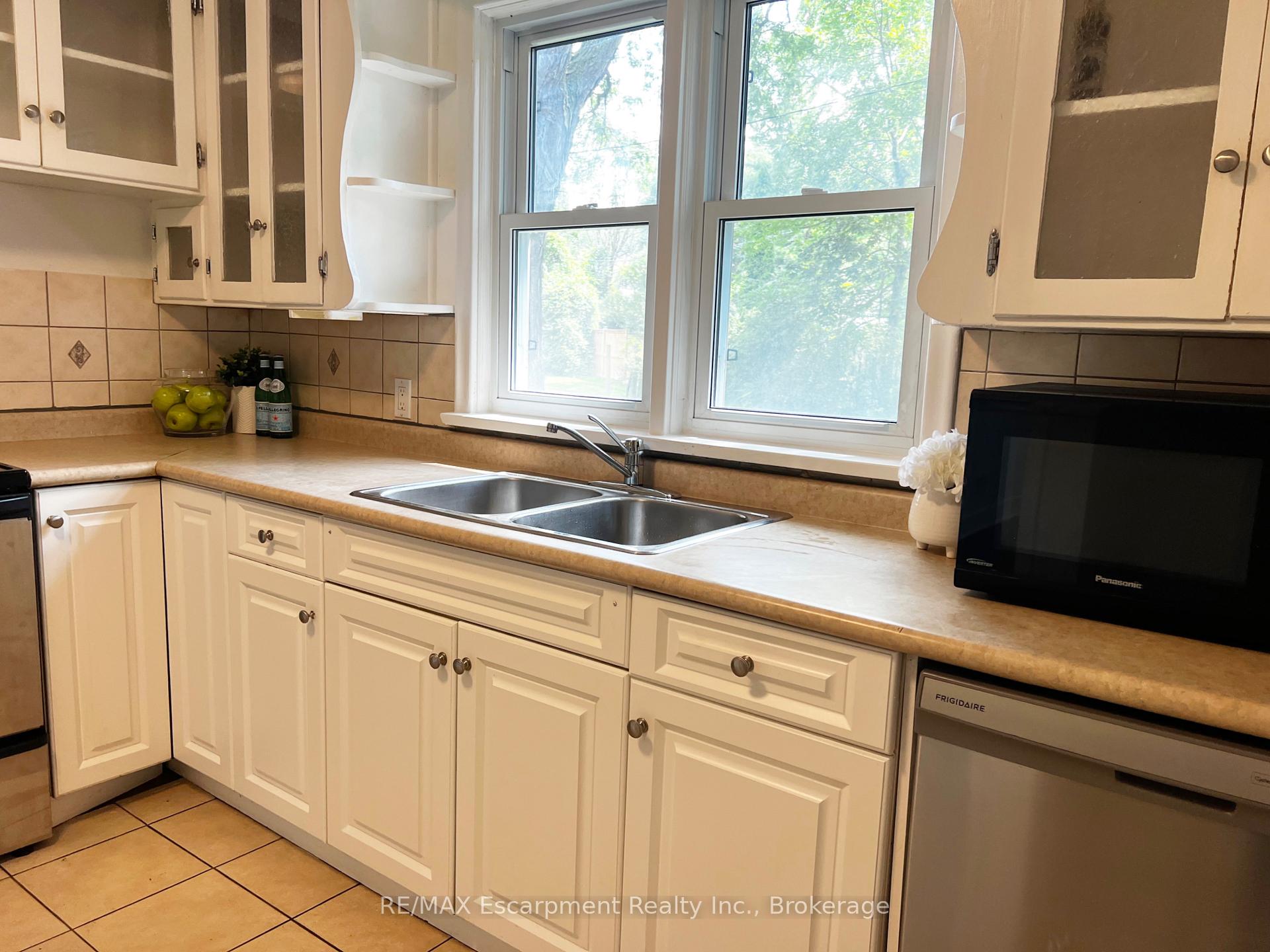 Photo 16 of 186 Glendale Avenue, St. Catharines, Glendale/Glenridge — HOMEH