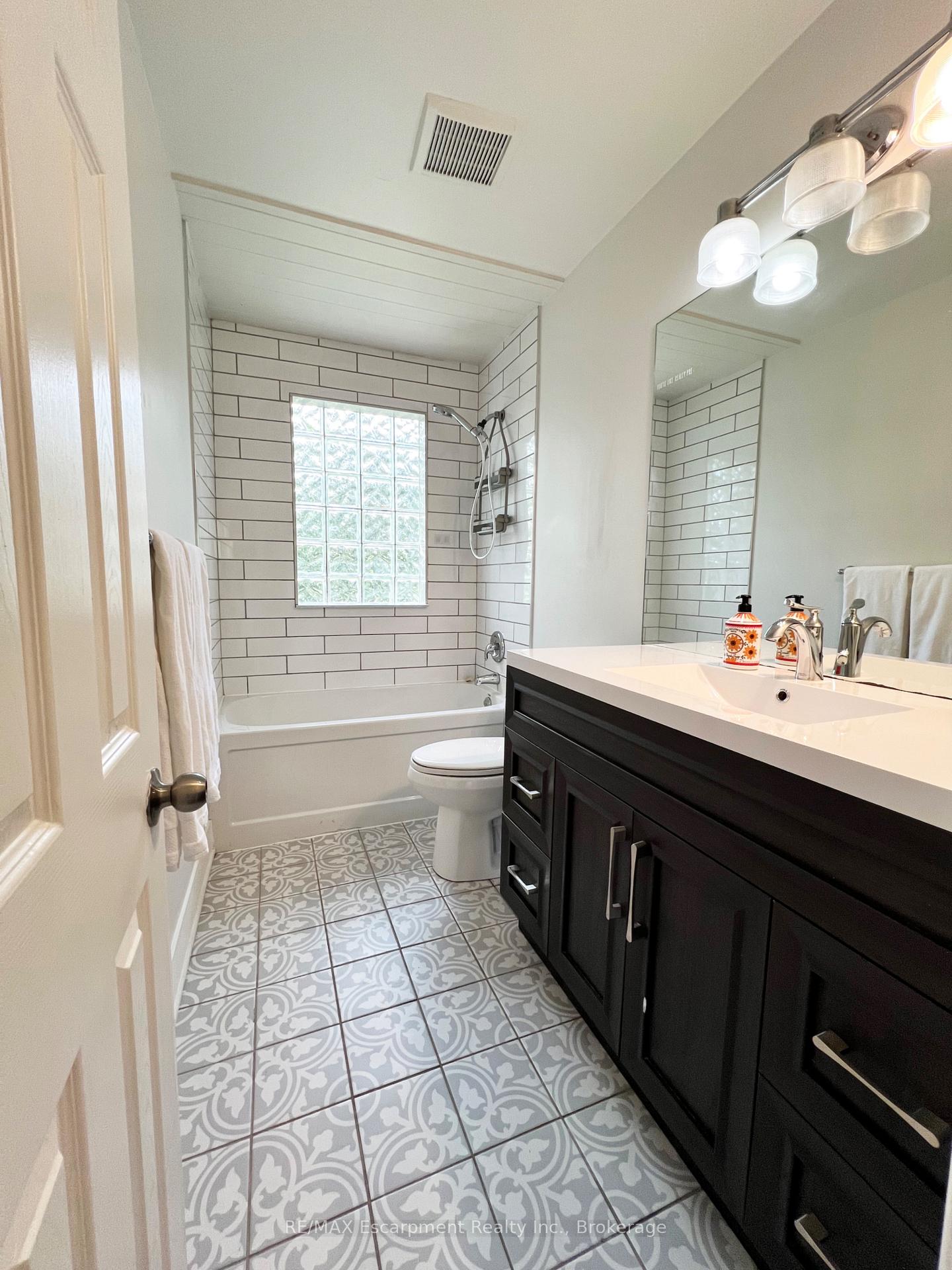 Photo 24 of 186 Glendale Avenue, St. Catharines, Glendale/Glenridge — HOMEH