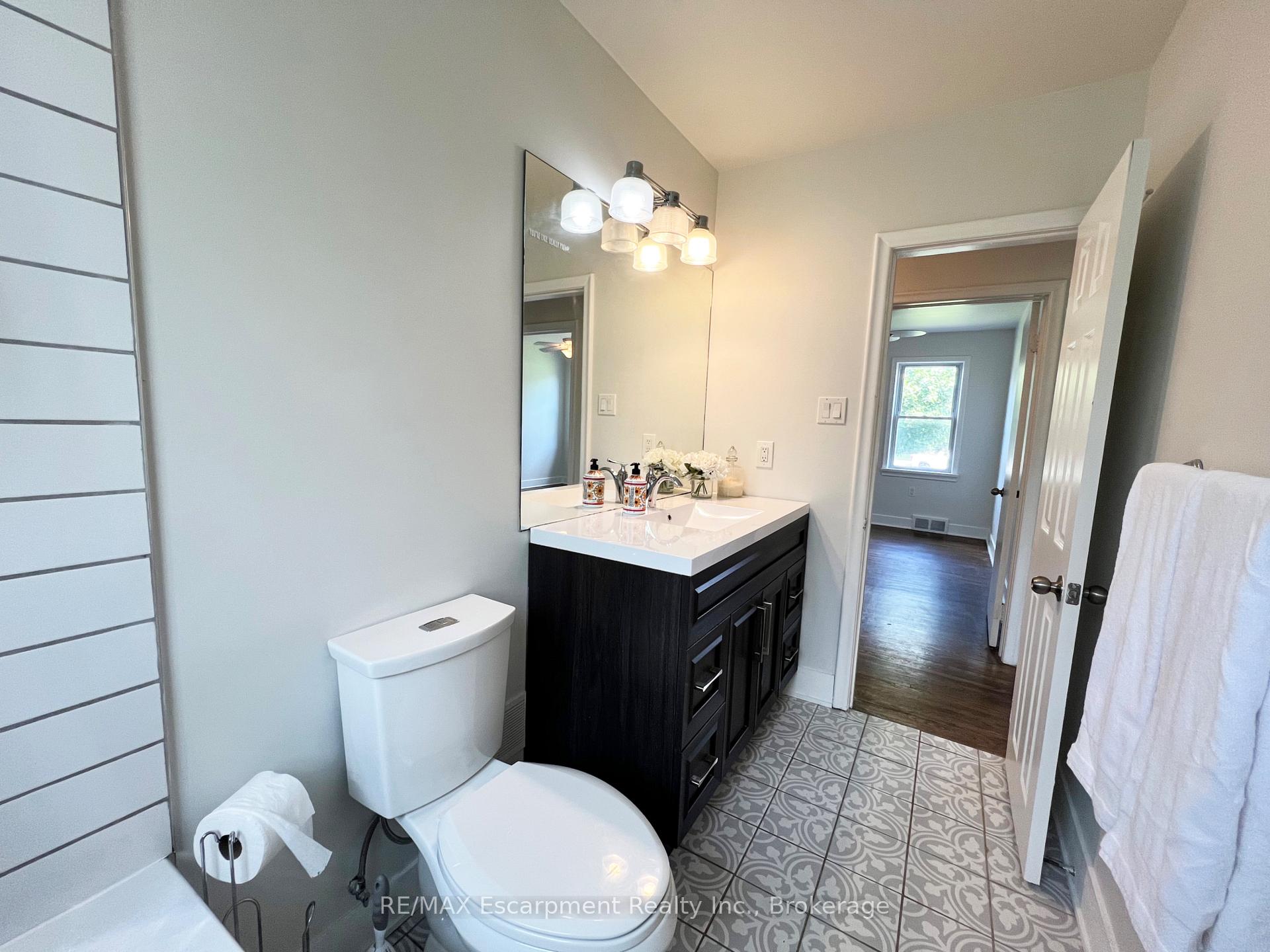 Photo 25 of 186 Glendale Avenue, St. Catharines, Glendale/Glenridge — HOMEH