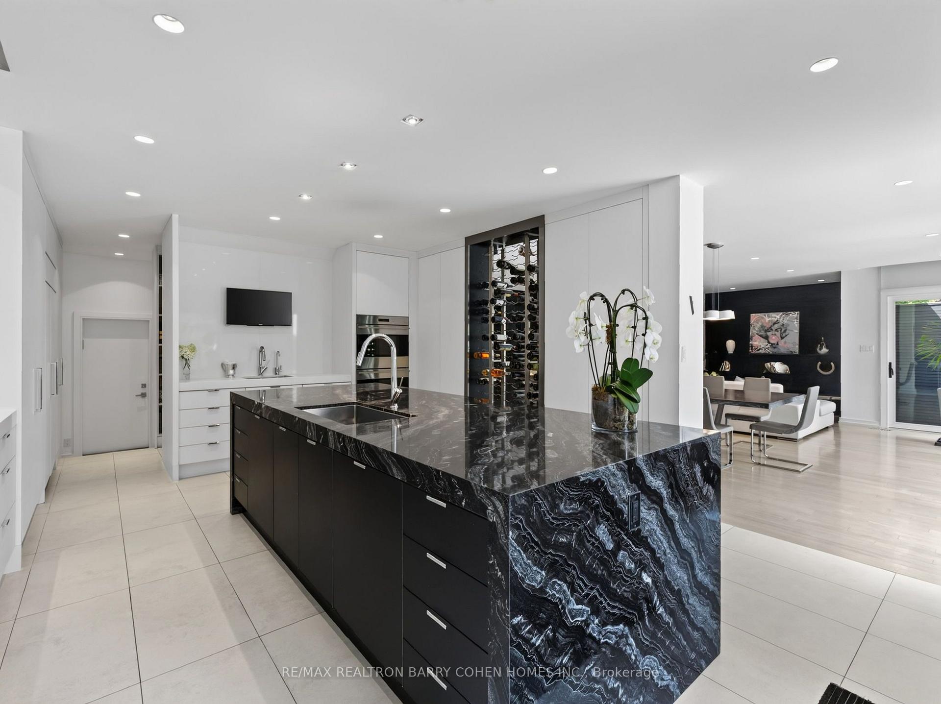 Photo 13 of 7 Glen Rush Boulevard, Toronto, Bedford Park-Nortown — HOMEH