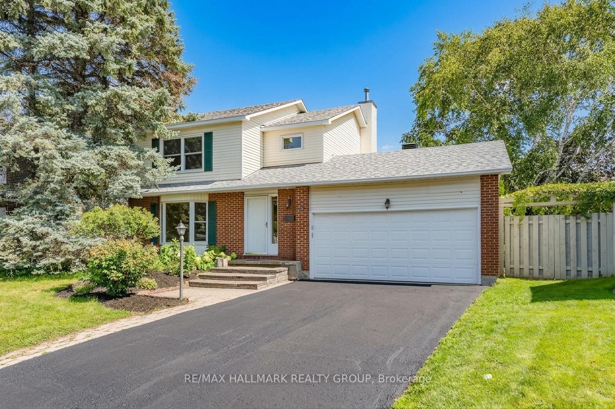 Photo 2 of 34 Starling Crescent, Ottawa, Barrhaven - On the Green — HOMEH