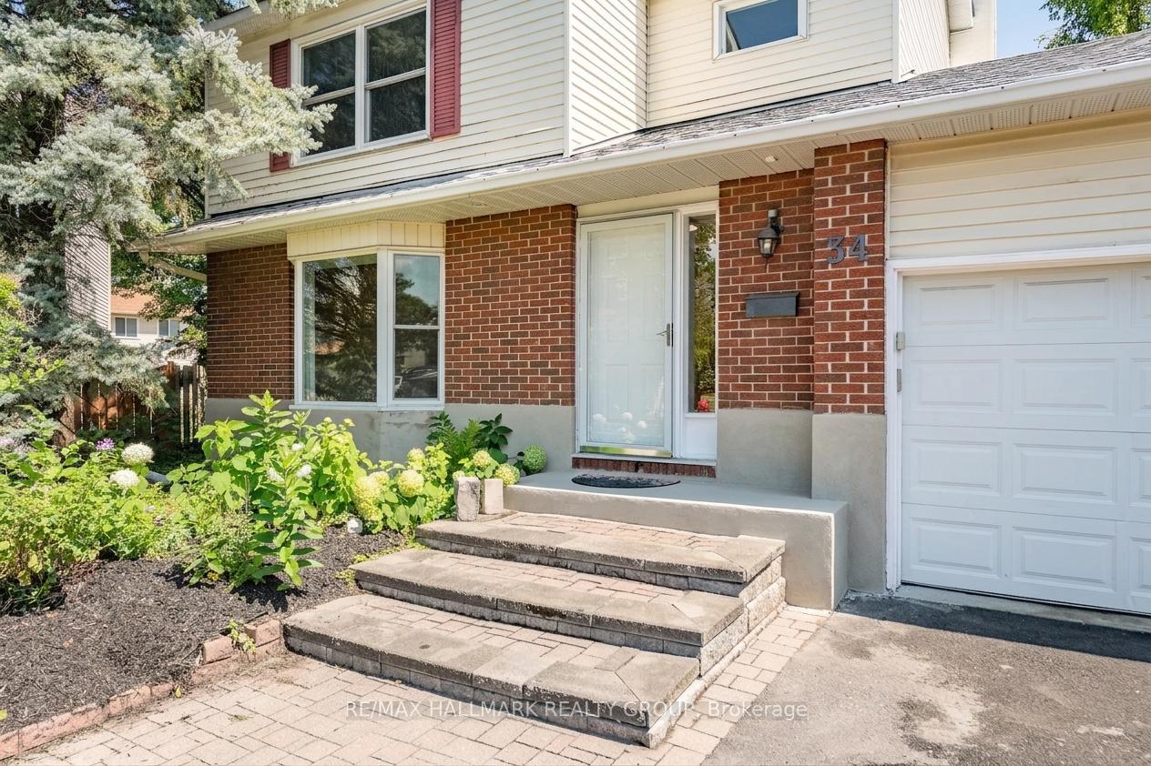 Photo 4 of 34 Starling Crescent, Ottawa, Barrhaven - On the Green — HOMEH