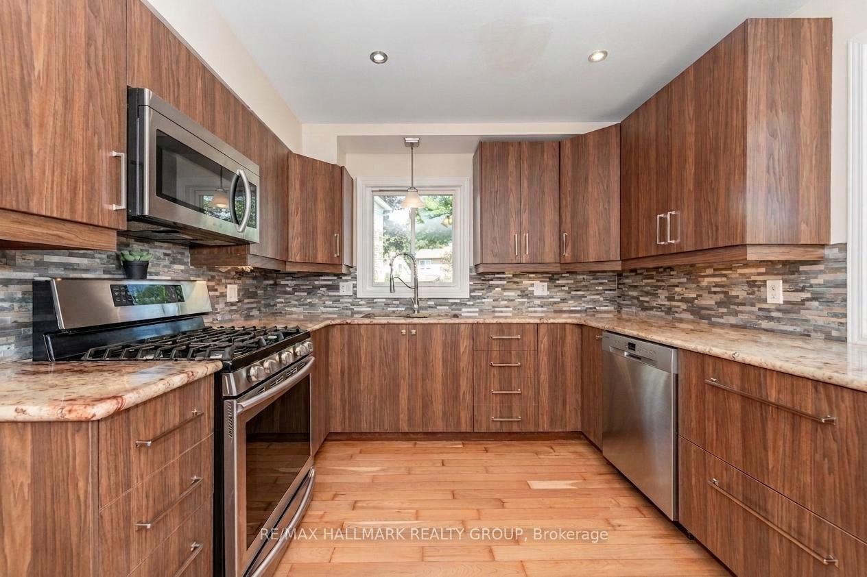 Photo 19 of 34 Starling Crescent, Ottawa, Barrhaven - On the Green — HOMEH