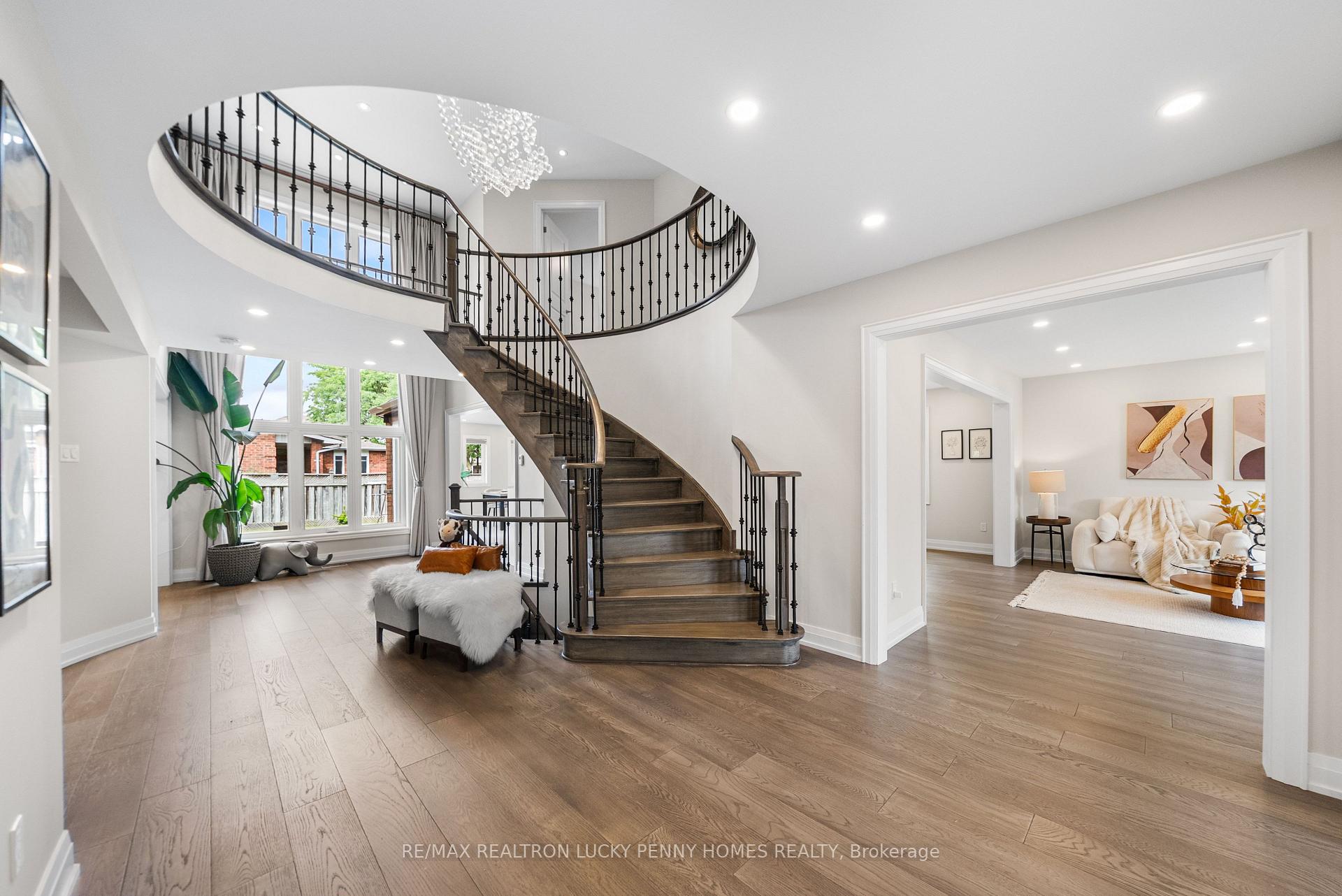 Photo 3 of 6 Pilgrim Drive, Markham, Cachet — HOMEH
