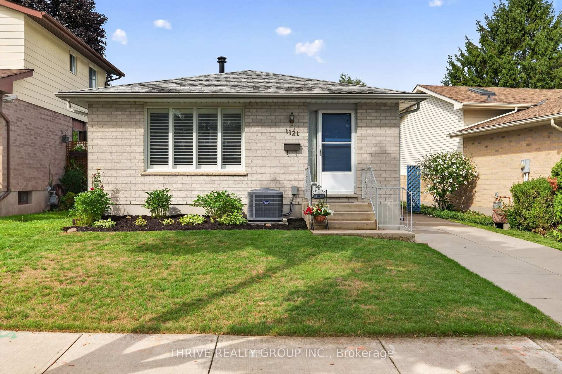 Photo 2 of 1121 Gatewood Road, London, East A — HOMEH