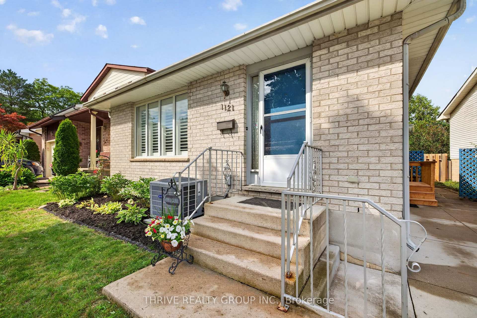 Photo 4 of 1121 Gatewood Road, London, East A — HOMEH