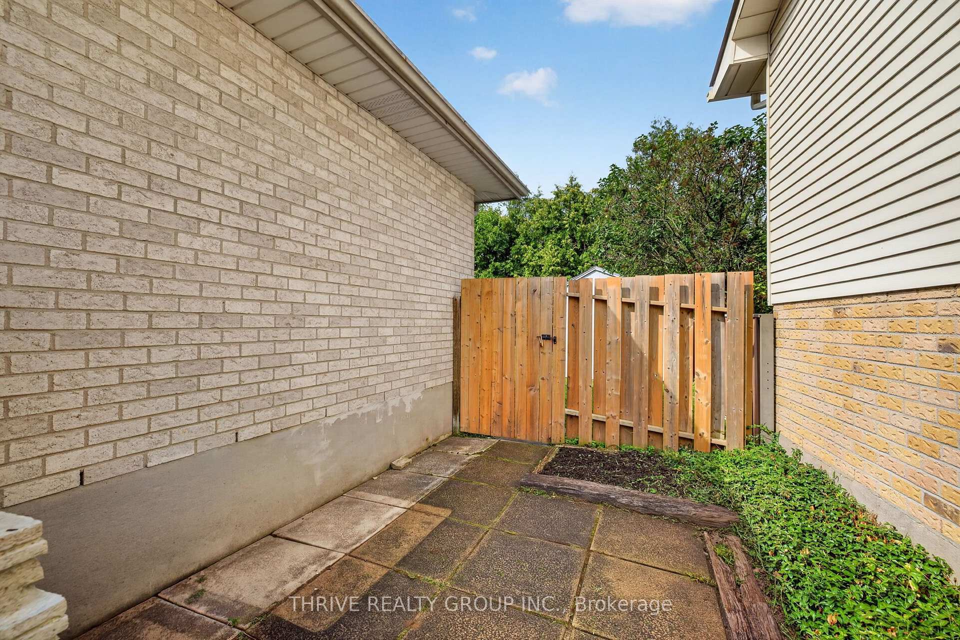 Photo 47 of 1121 Gatewood Road, London, East A — HOMEH