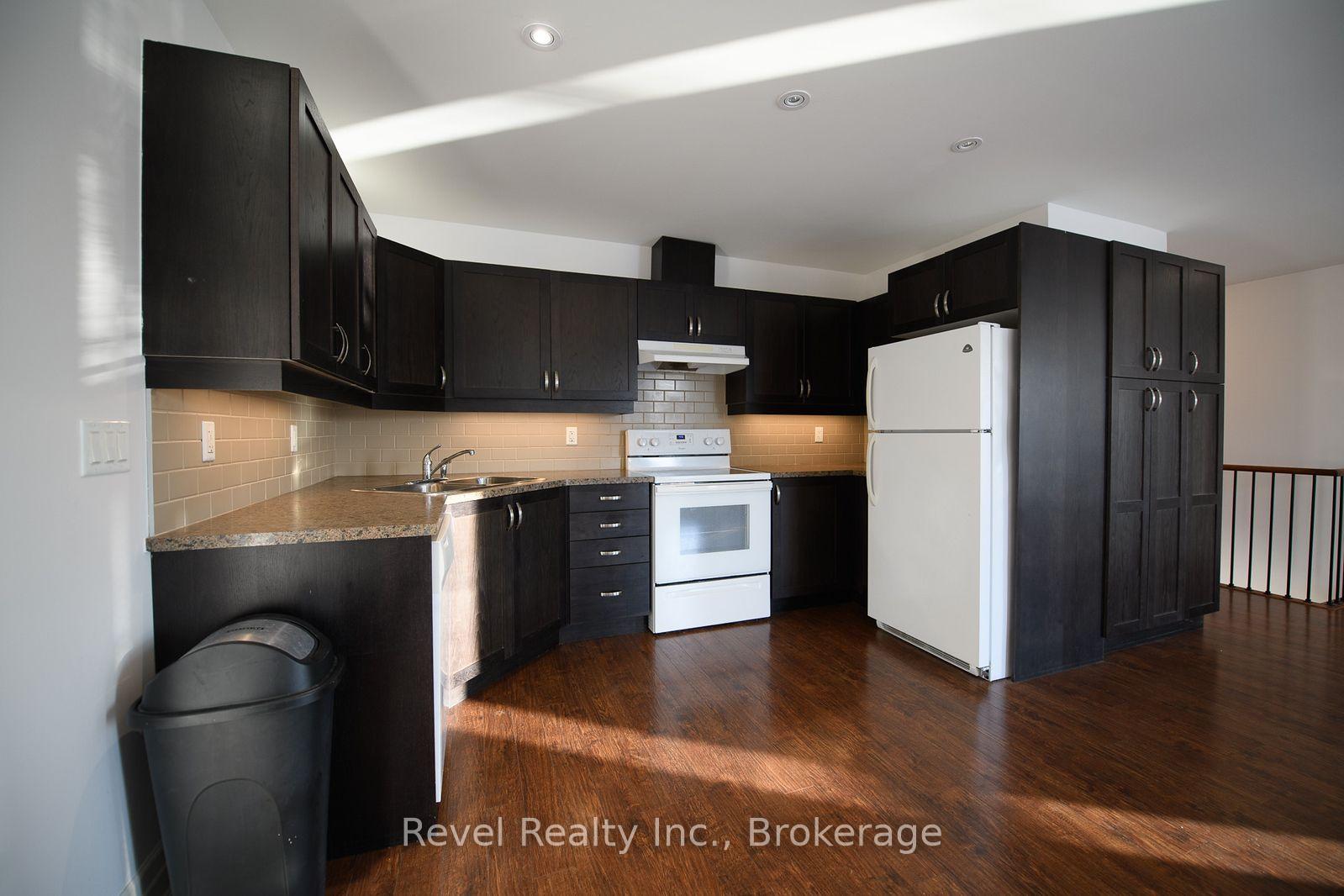 Photo 6 of Unit 4, 4-64 RIVER RD EAST River Road E, Wasaga Beach — HOMEH