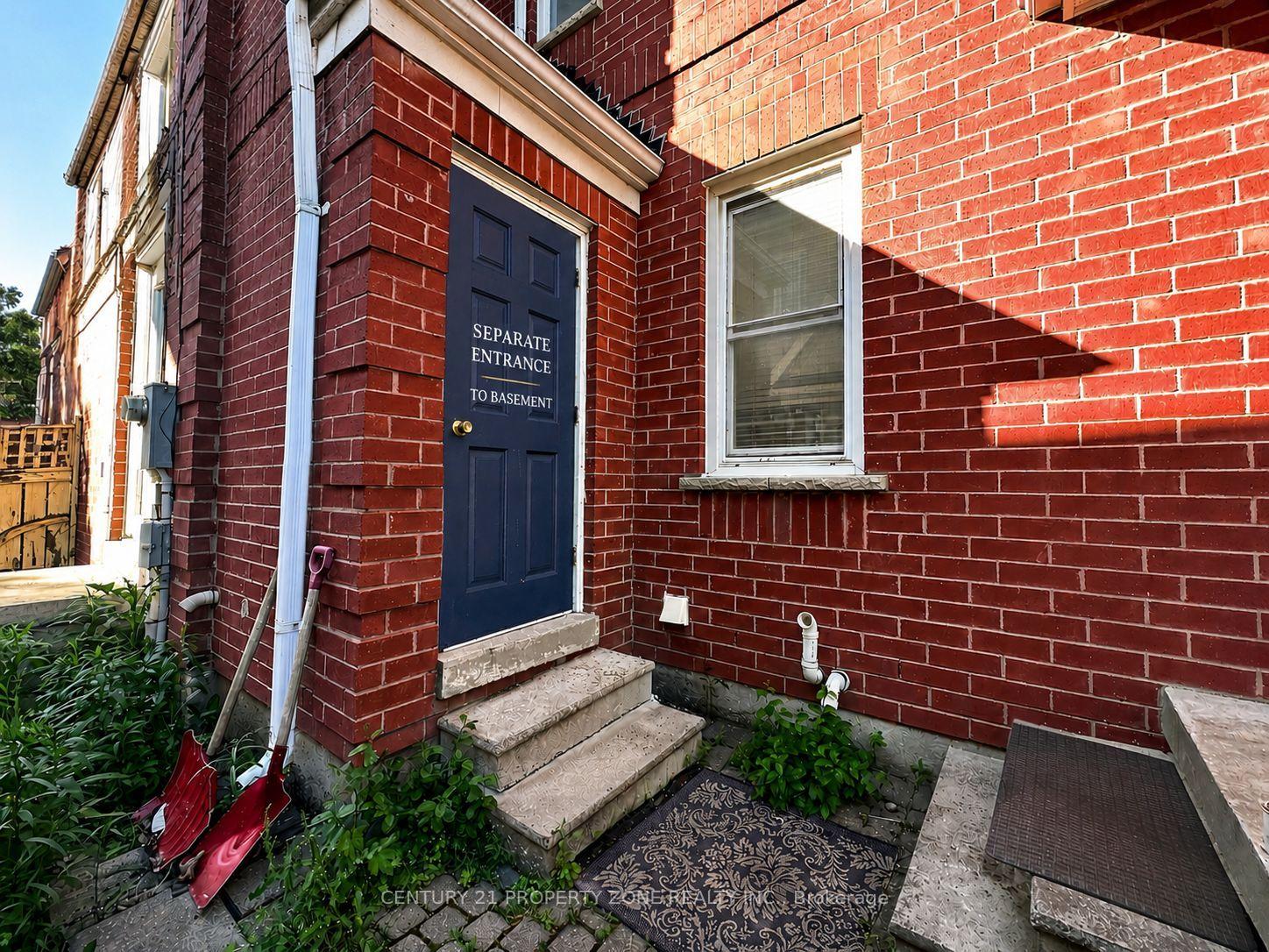 Photo 3 of 65 Shady Pine Circle, Brampton, Sandringham-Wellington — HOMEH