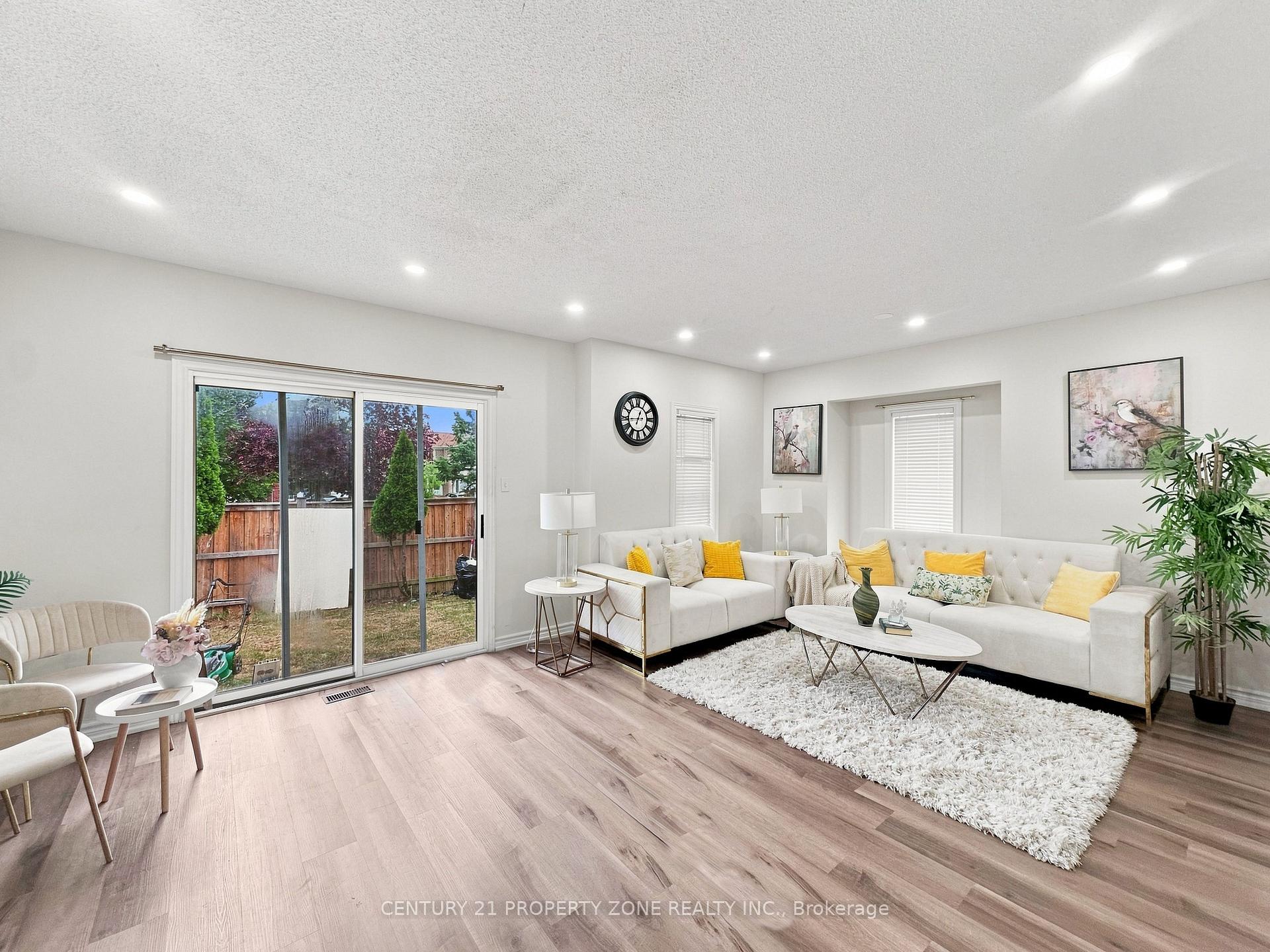 Photo 5 of 65 Shady Pine Circle, Brampton, Sandringham-Wellington — HOMEH