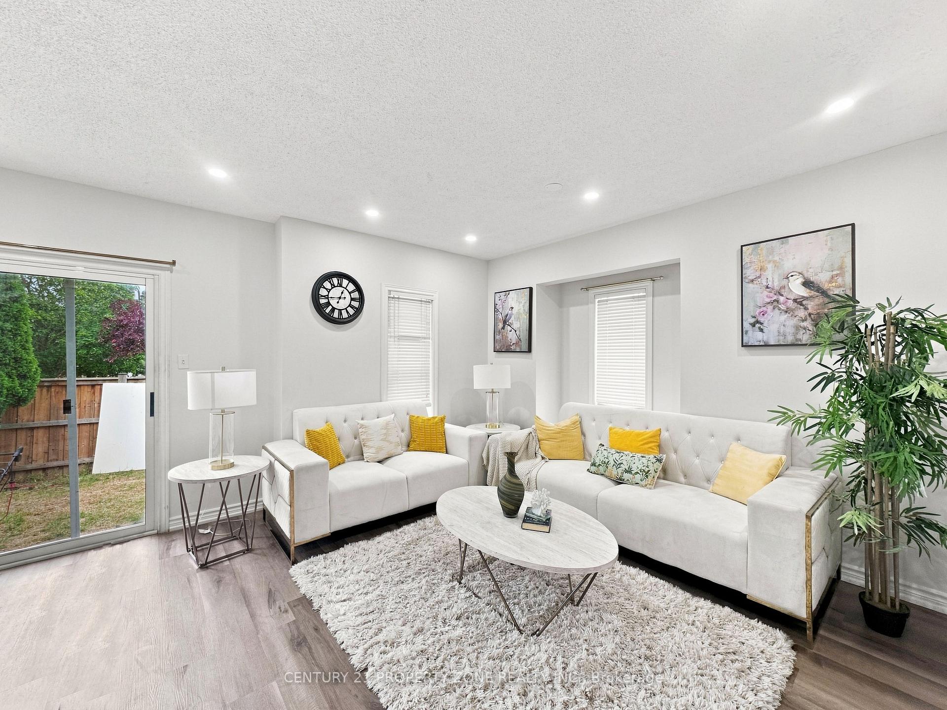 Photo 7 of 65 Shady Pine Circle, Brampton, Sandringham-Wellington — HOMEH