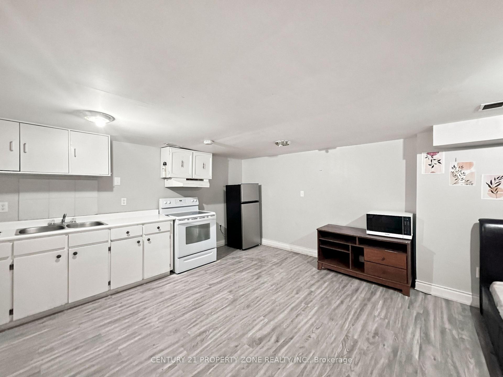 Photo 33 of 65 Shady Pine Circle, Brampton, Sandringham-Wellington — HOMEH