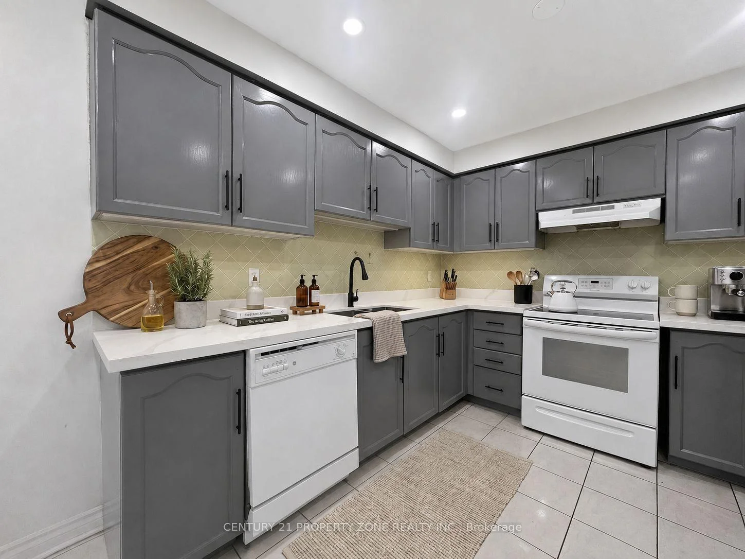 Photo 8 of 65 Shady Pine Circle, Brampton, Sandringham-Wellington — HOMEH