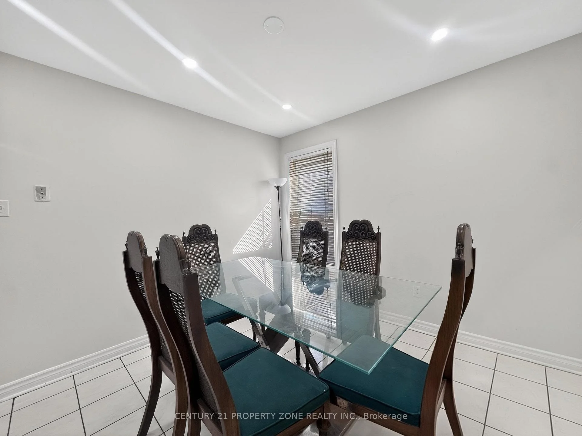 Photo 10 of 65 Shady Pine Circle, Brampton, Sandringham-Wellington — HOMEH
