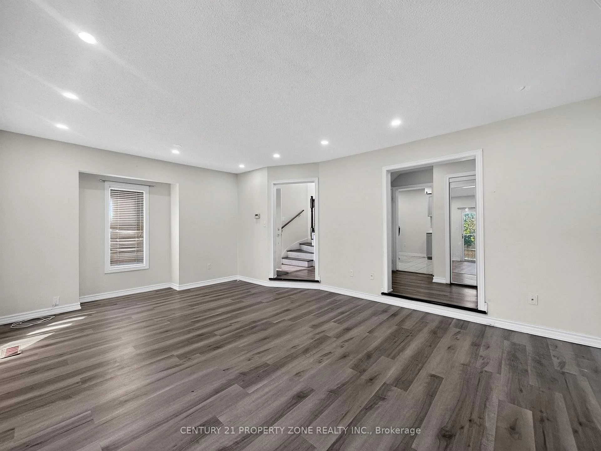 Photo 12 of 65 Shady Pine Circle, Brampton, Sandringham-Wellington — HOMEH