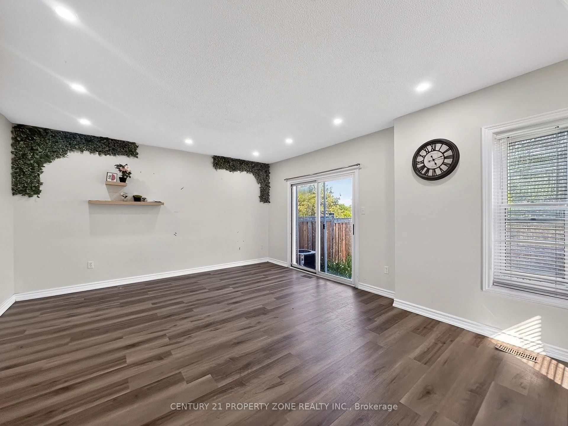 Photo 18 of 65 Shady Pine Circle, Brampton, Sandringham-Wellington — HOMEH