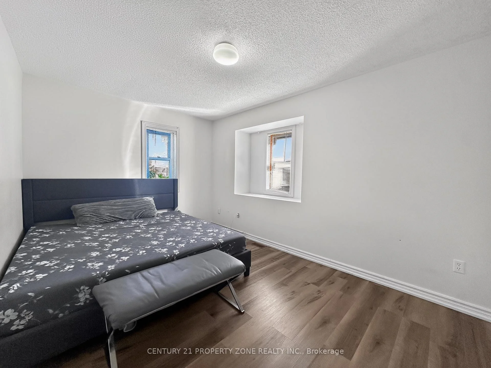 Photo 24 of 65 Shady Pine Circle, Brampton, Sandringham-Wellington — HOMEH