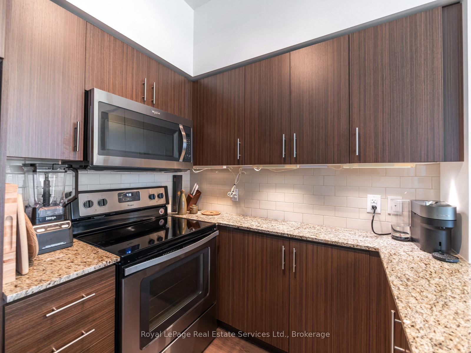 Photo 5 of Unit 709, 111 Worsley Street, Barrie, City Centre — HOMEH