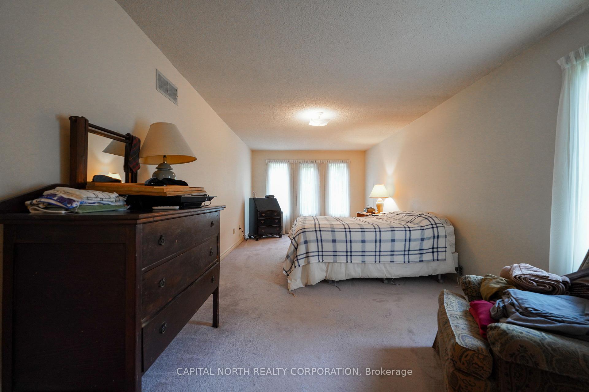 Photo 8 of 65 Savoy Crescent, Vaughan, Beverley Glen — HOMEH