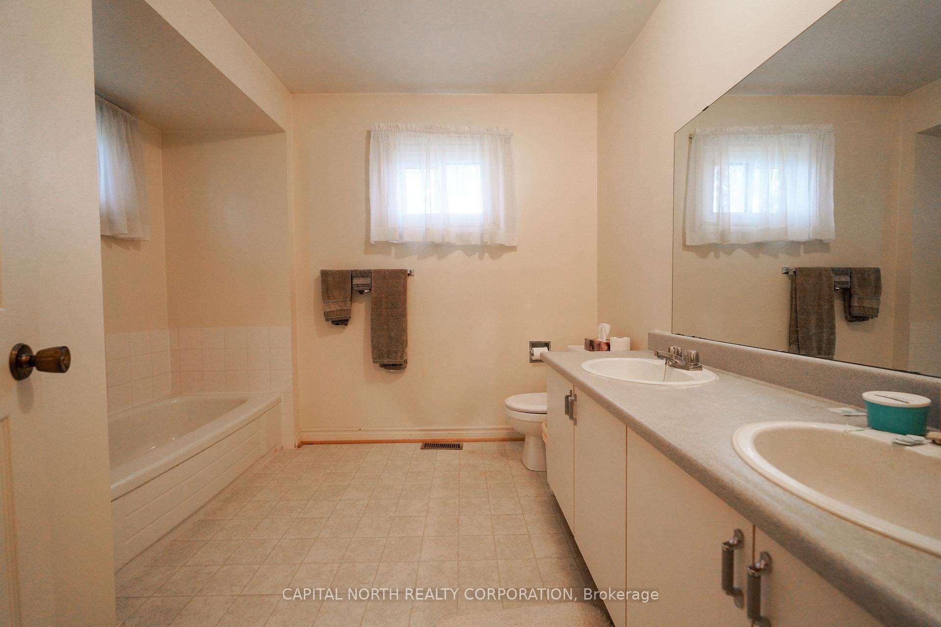 Photo 16 of 65 Savoy Crescent, Vaughan, Beverley Glen — HOMEH