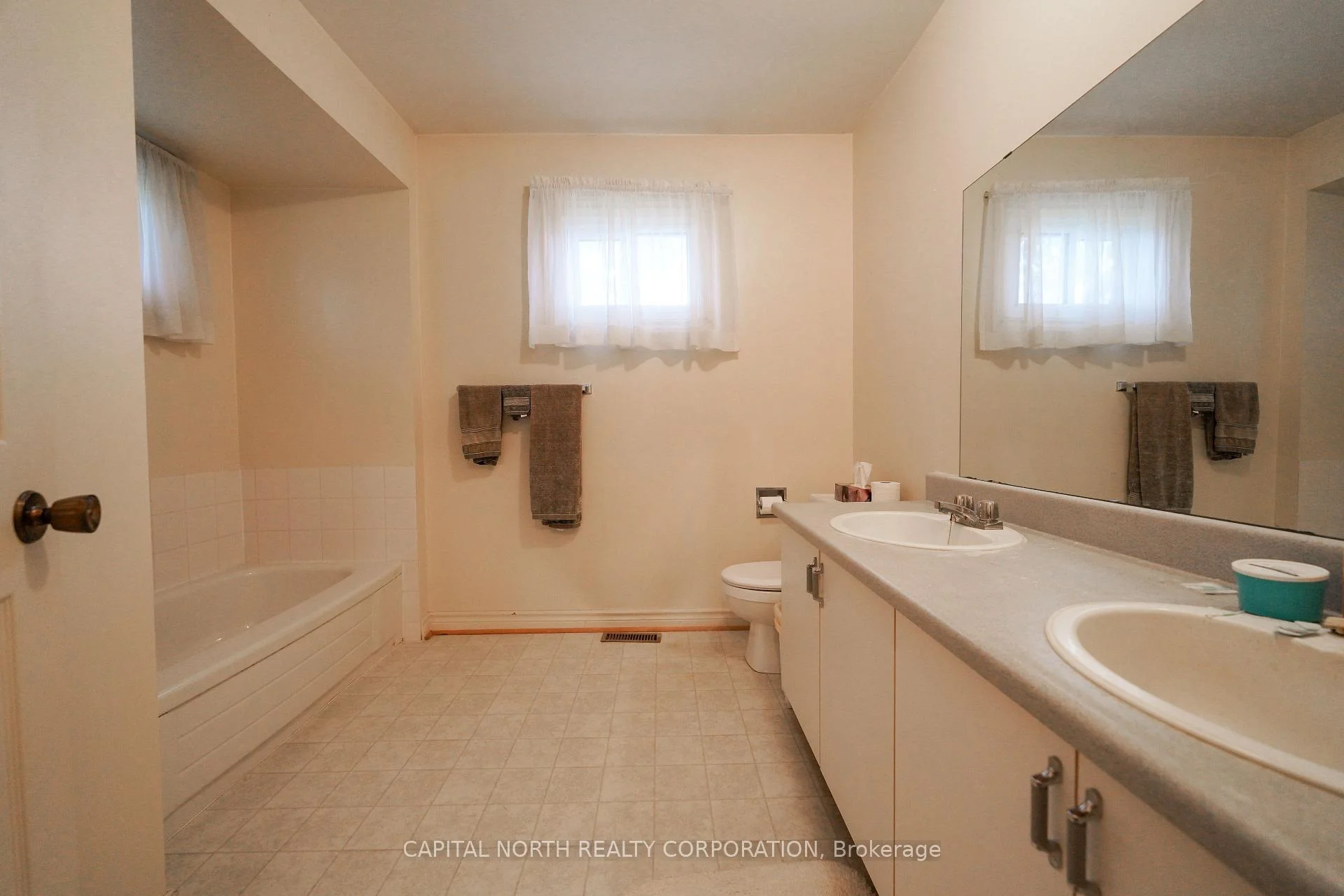 Photo 11 of 65 Savoy Crescent, Vaughan, Beverley Glen — HOMEH