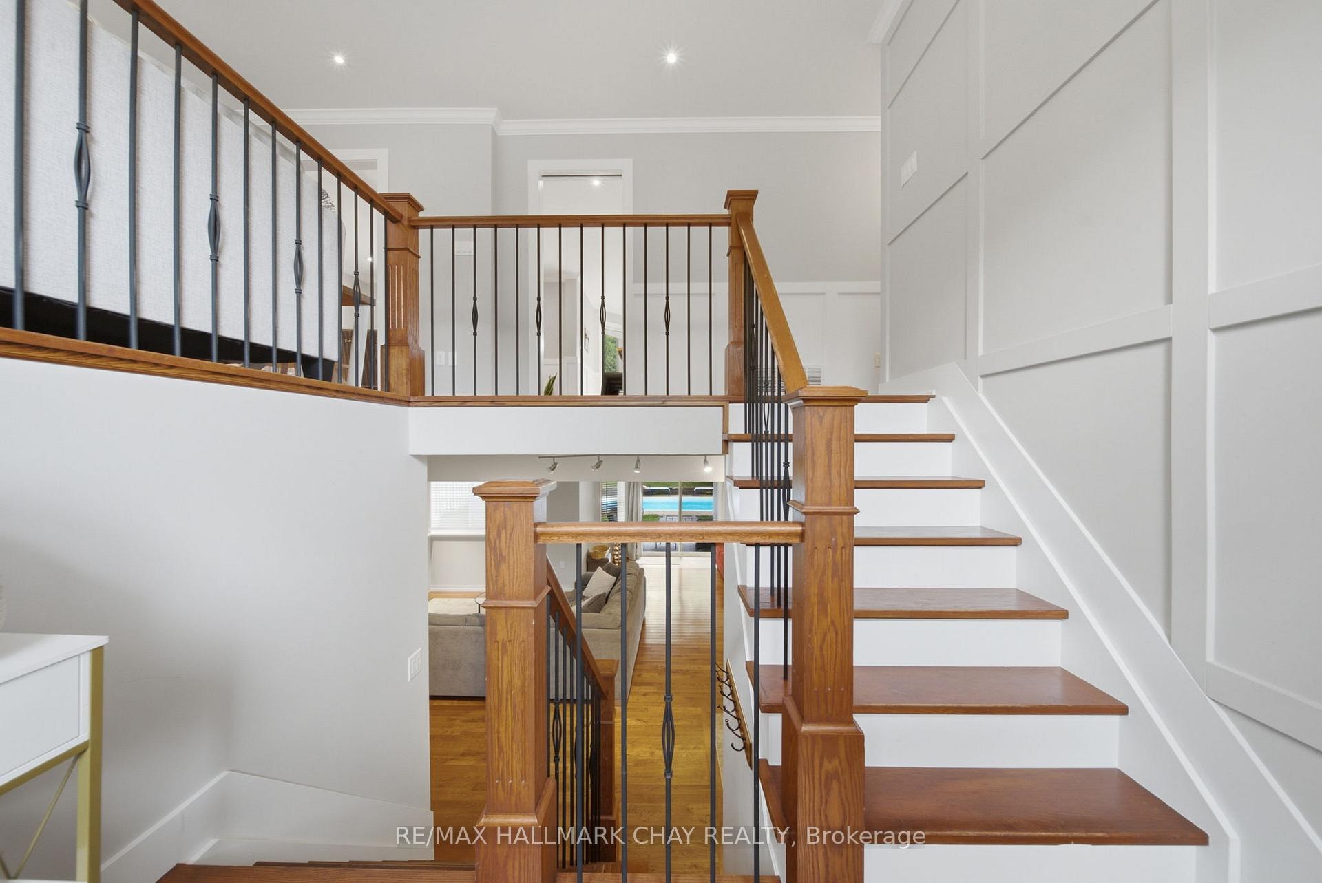 Photo 4 of 31 Falling Brook Drive, Barrie, Bayshore — HOMEH