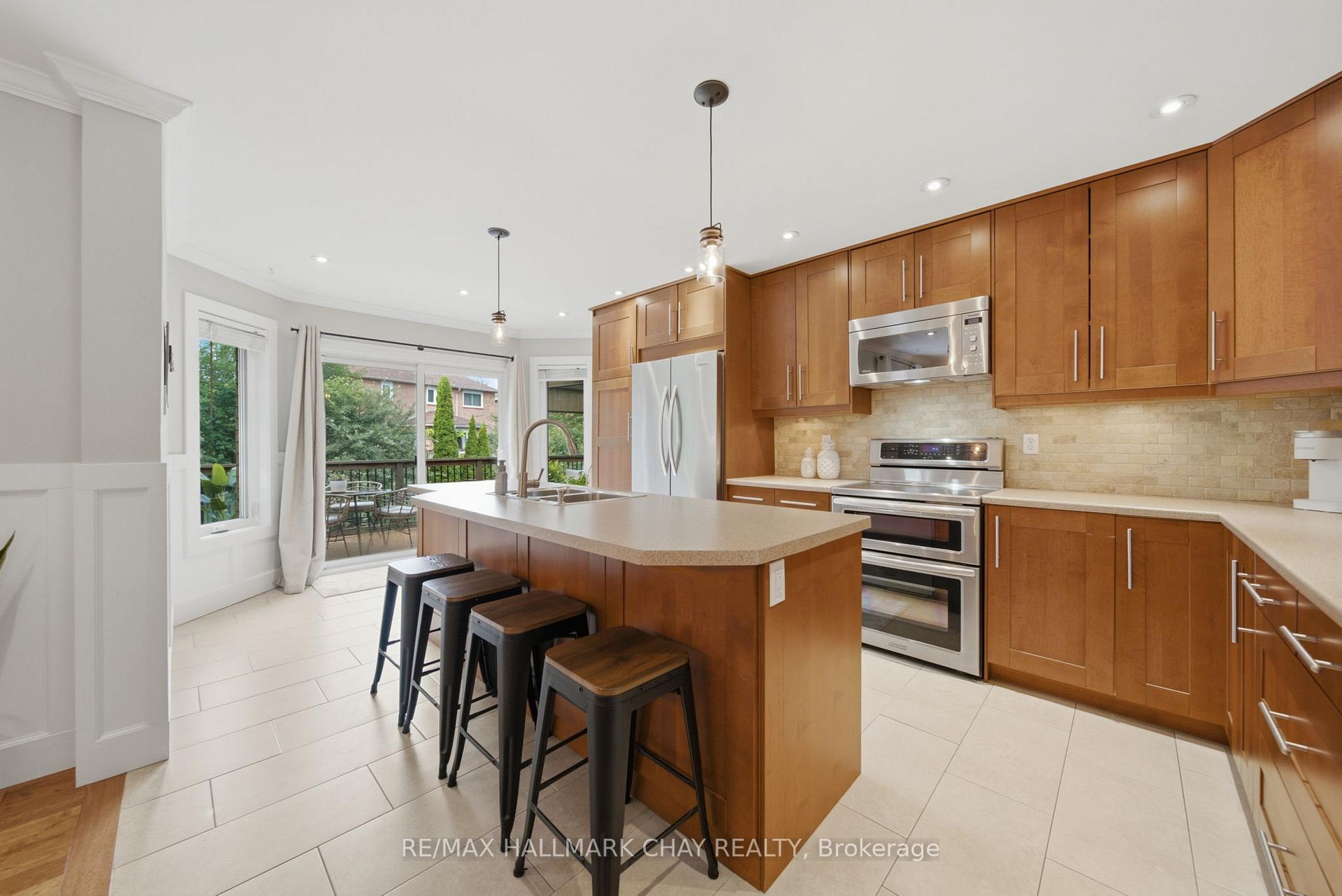 Photo 15 of 31 Falling Brook Drive, Barrie, Bayshore — HOMEH
