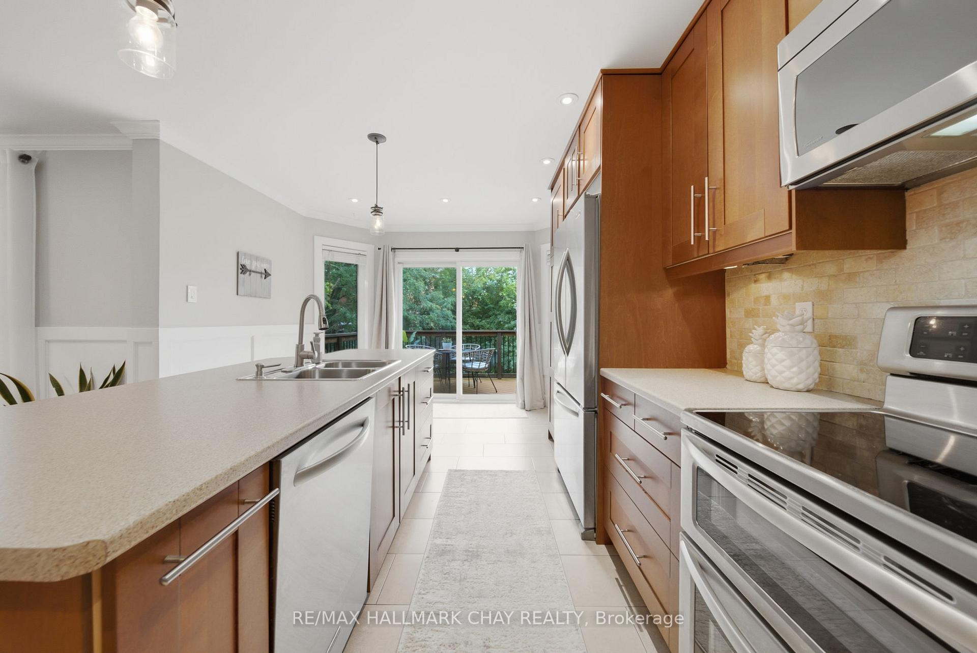 Photo 18 of 31 Falling Brook Drive, Barrie, Bayshore — HOMEH