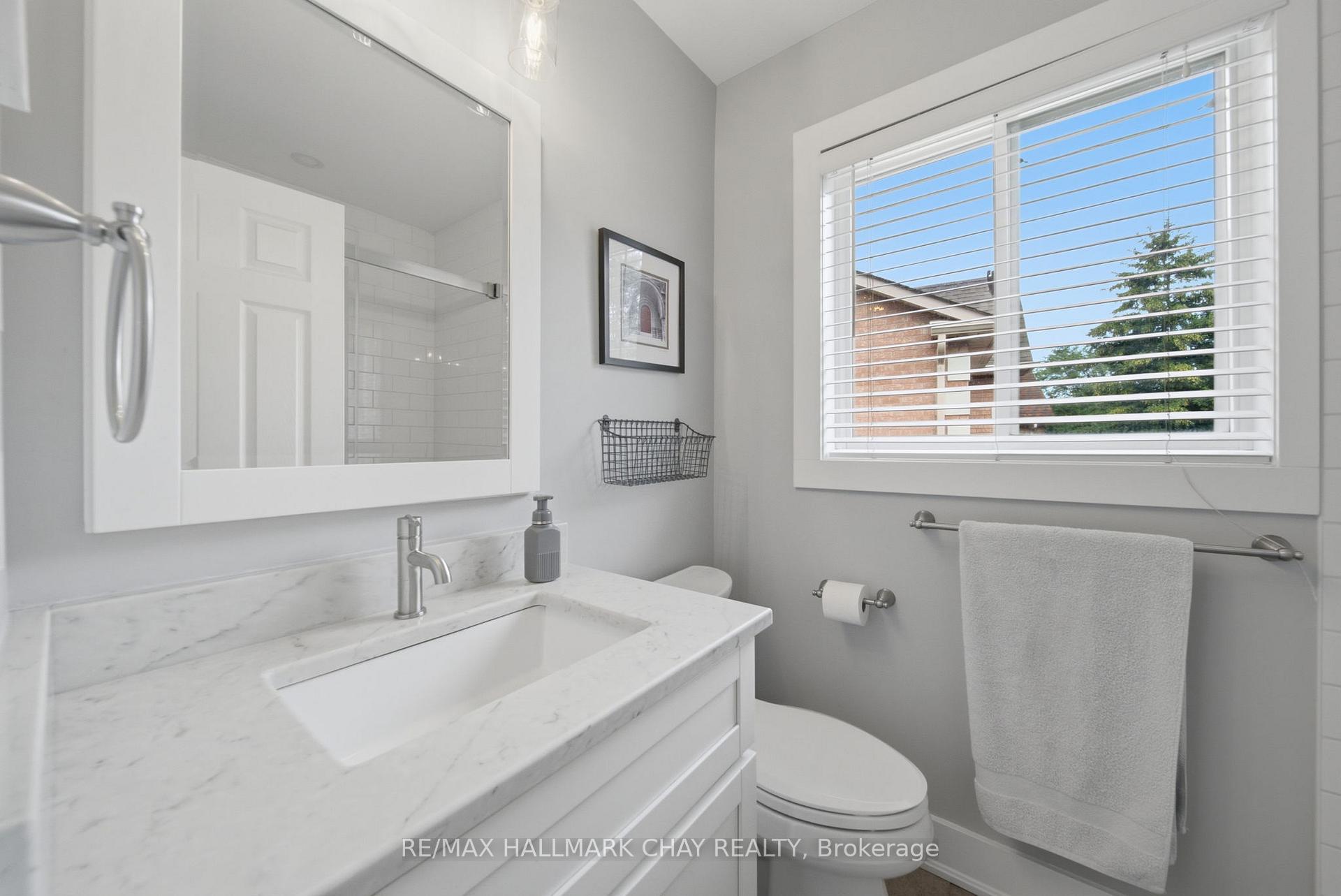 Photo 22 of 31 Falling Brook Drive, Barrie, Bayshore — HOMEH