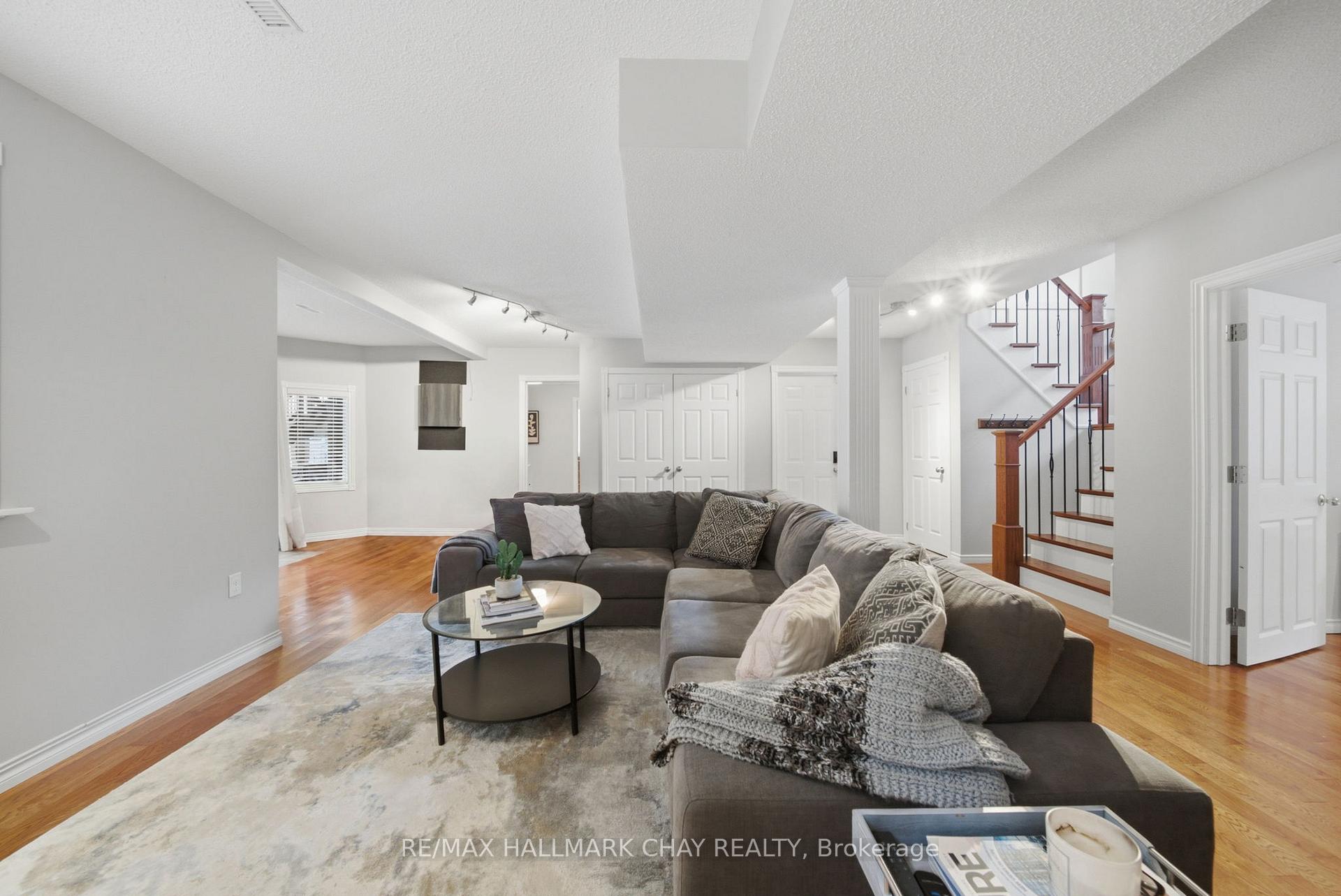 Photo 27 of 31 Falling Brook Drive, Barrie, Bayshore — HOMEH