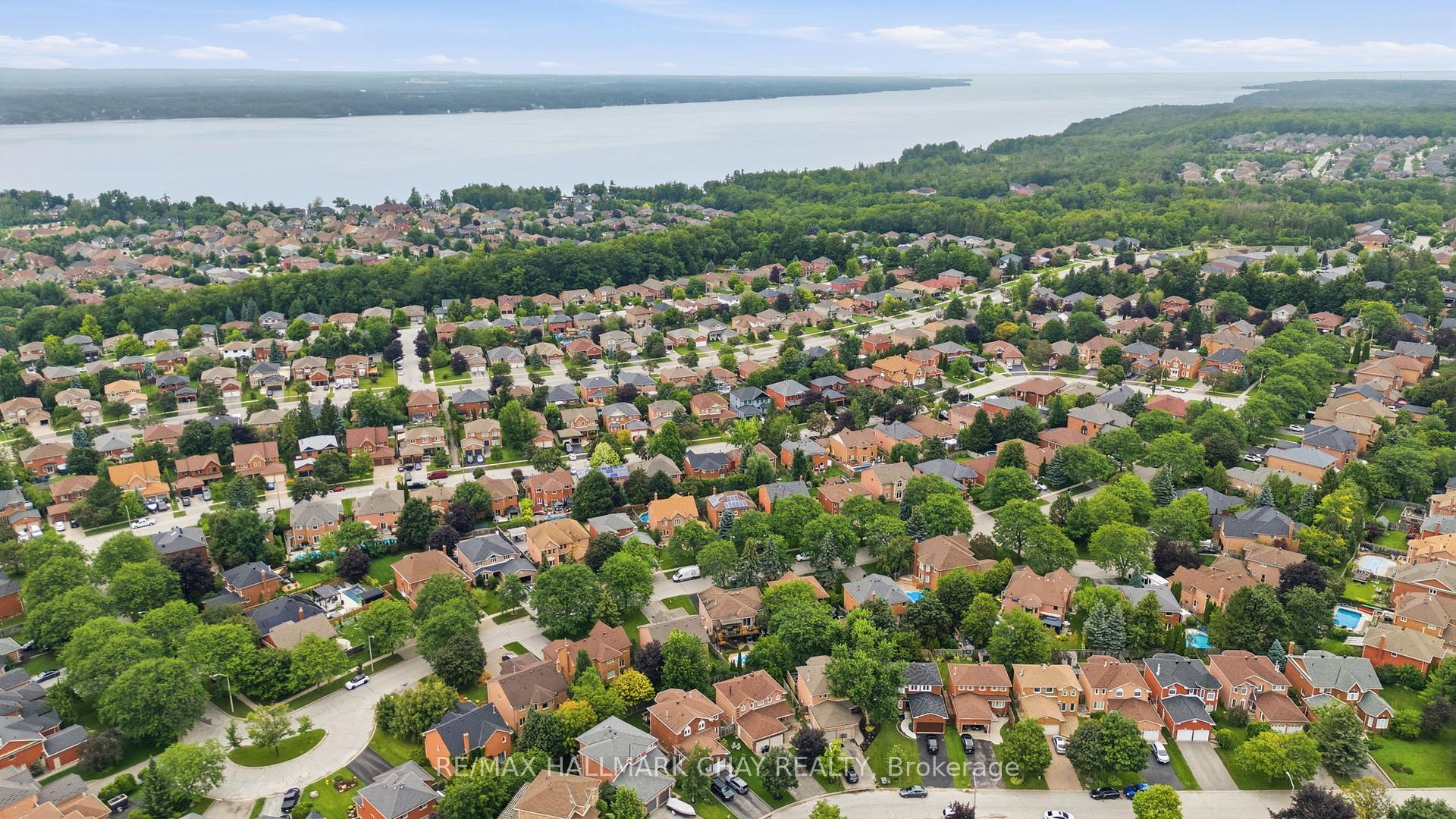 Photo 48 of 31 Falling Brook Drive, Barrie, Bayshore — HOMEH