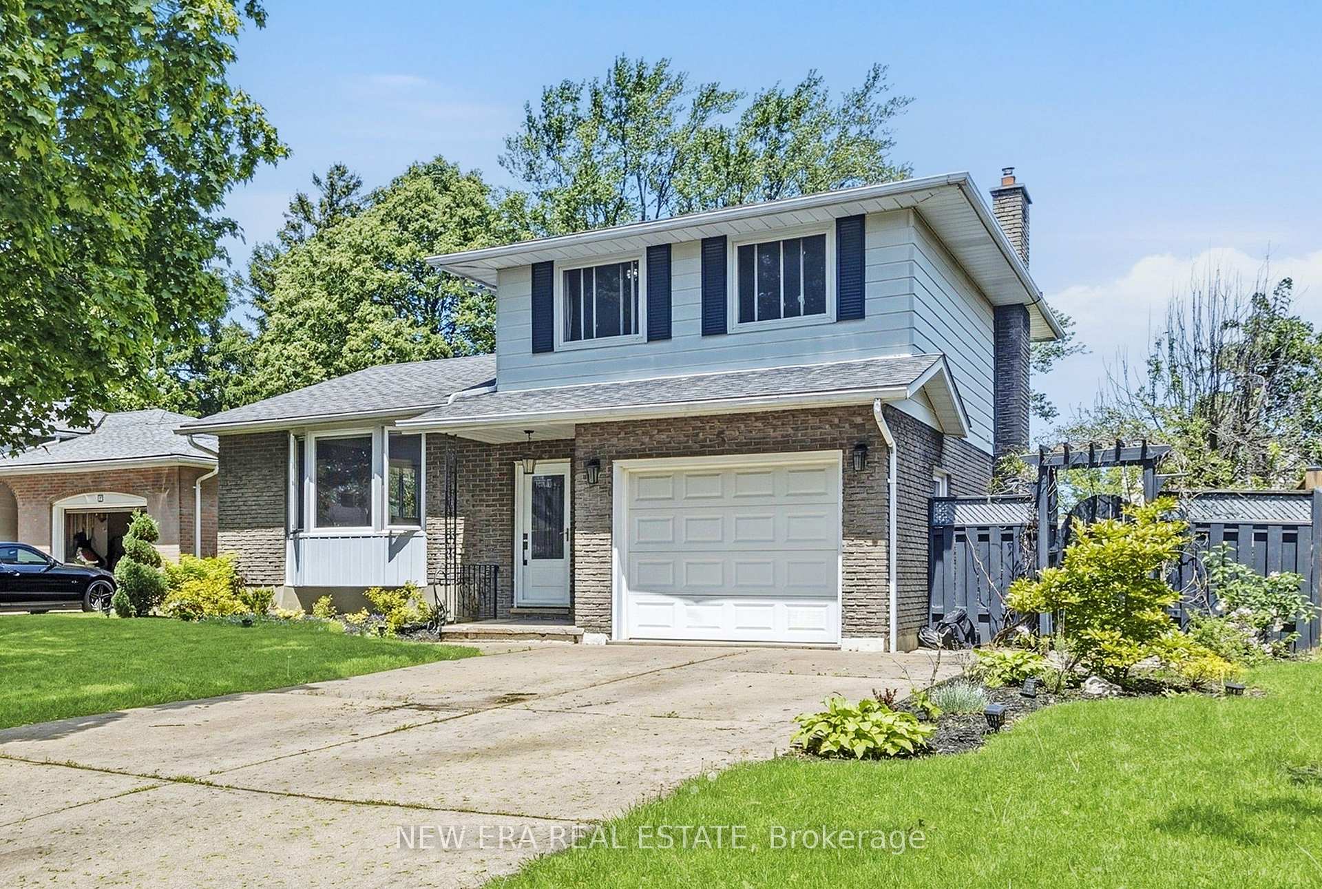 Photo 2 of 5 Shetland Crescent, St. Catharines, E. Chester — HOMEH
