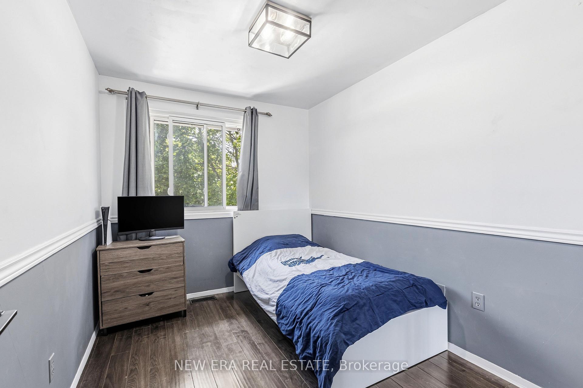 Photo 21 of 5 Shetland Crescent, St. Catharines, E. Chester — HOMEH