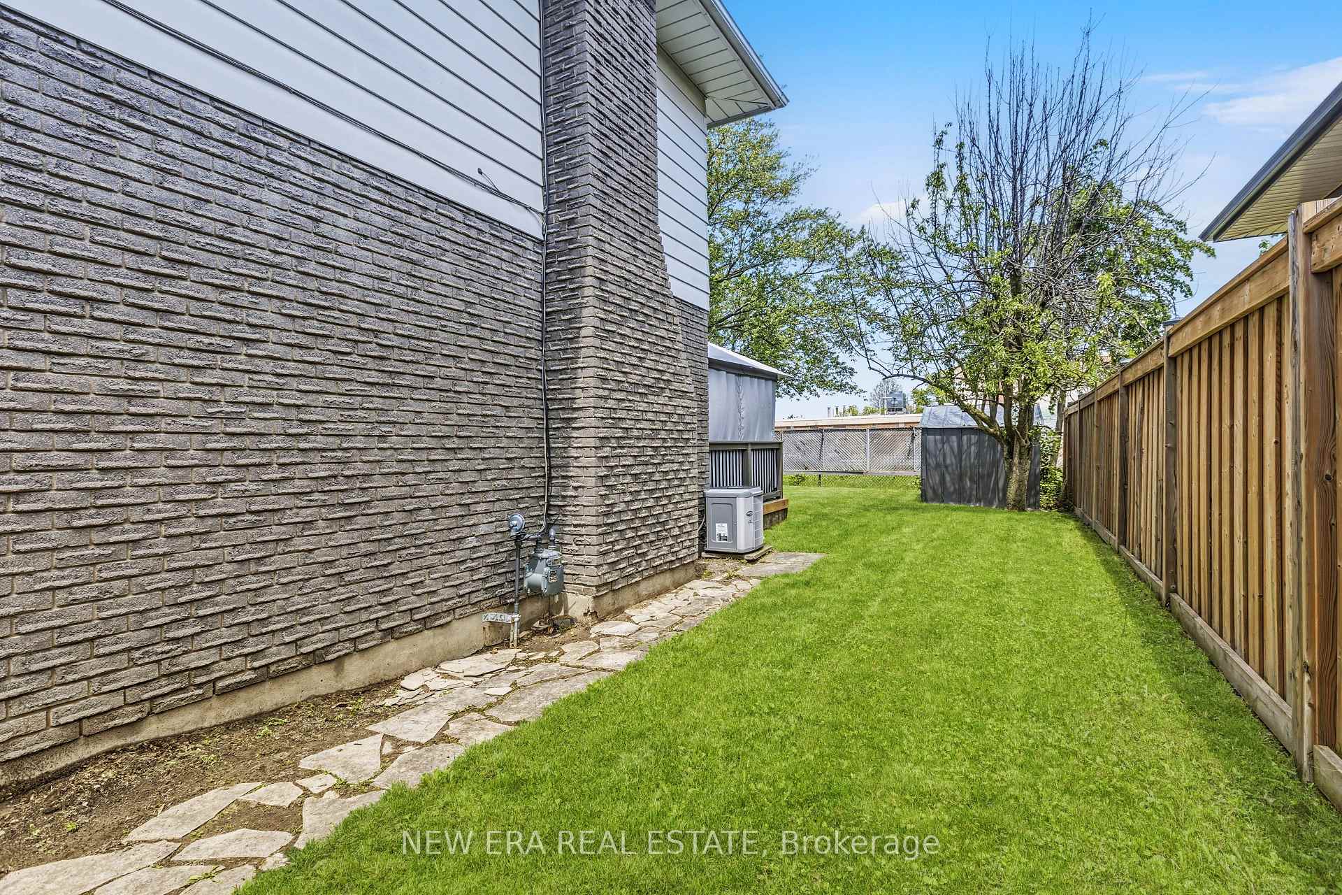 Photo 33 of 5 Shetland Crescent, St. Catharines, E. Chester — HOMEH