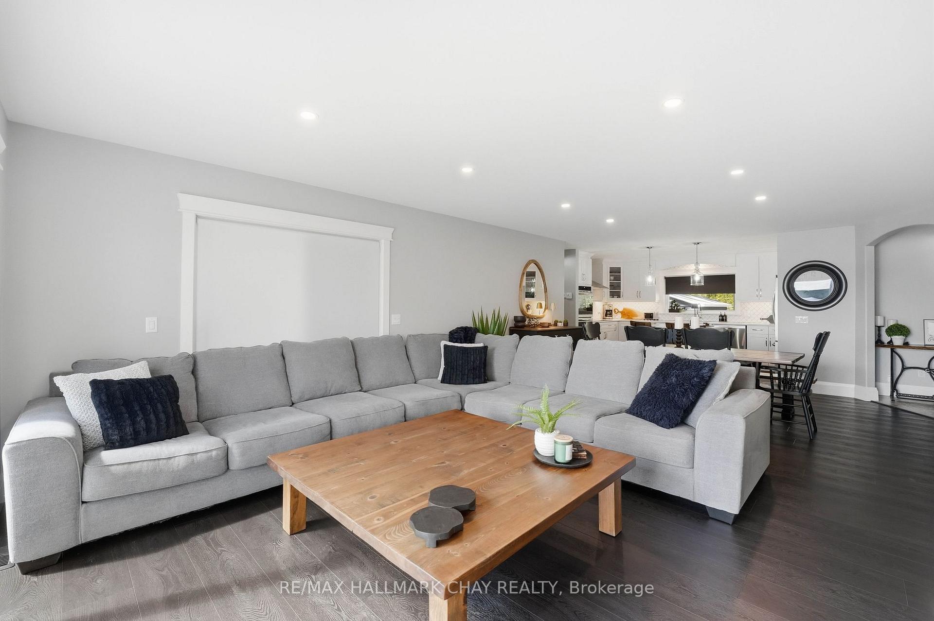 Photo 13 of 18 Baker Boulevard, Kawartha Lakes, Laxton/Digby/Longford — HOMEH