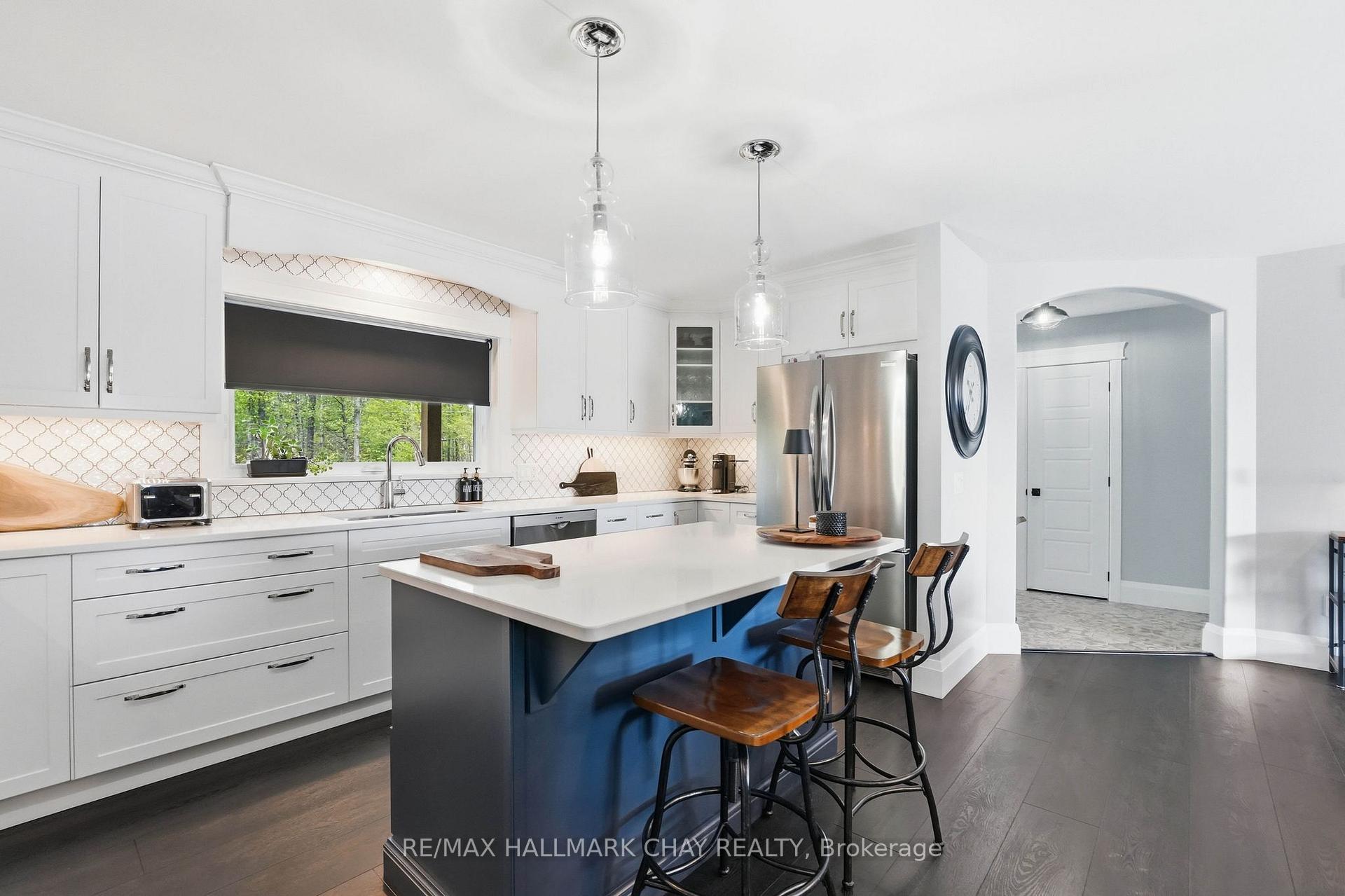 Photo 16 of 18 Baker Boulevard, Kawartha Lakes, Laxton/Digby/Longford — HOMEH