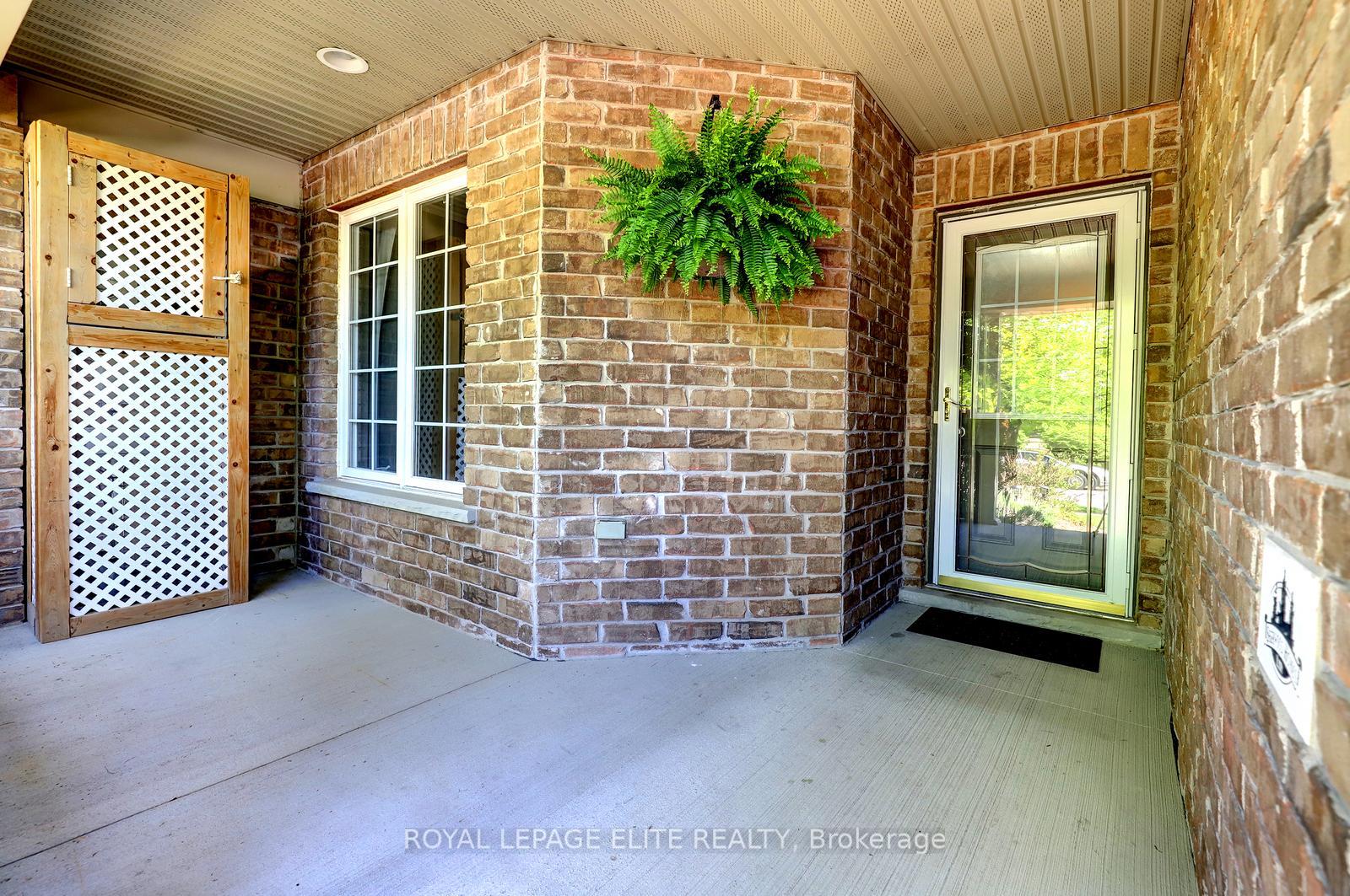 Photo 3 of 118 Lynch Circle, Guelph, Pineridge/Westminster Woods — HOMEH