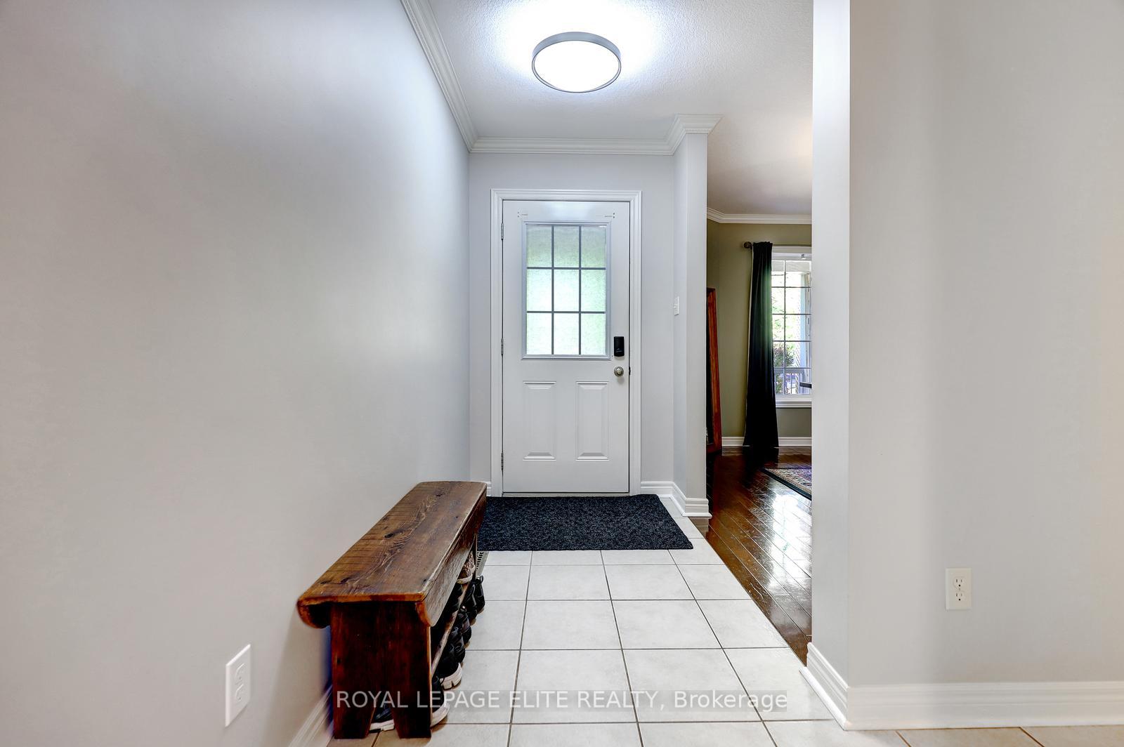 Photo 4 of 118 Lynch Circle, Guelph, Pineridge/Westminster Woods — HOMEH